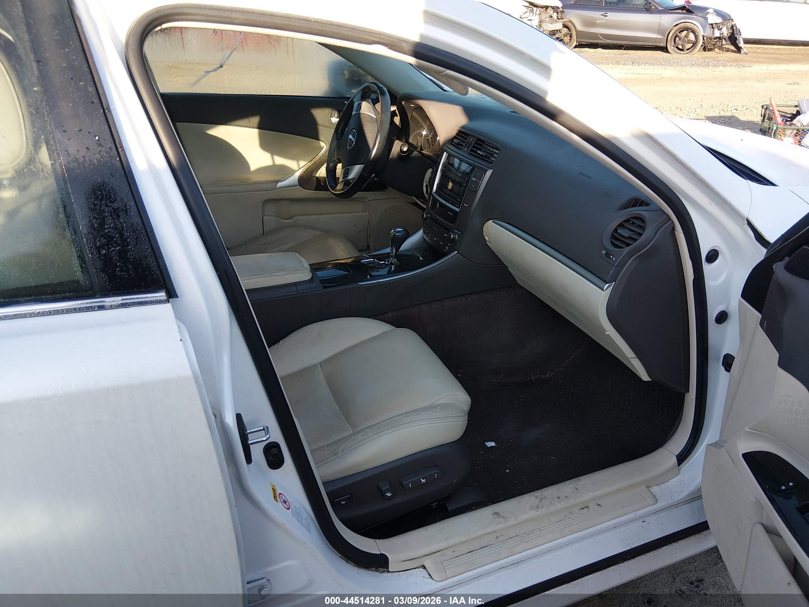 LEXUS IS image 5