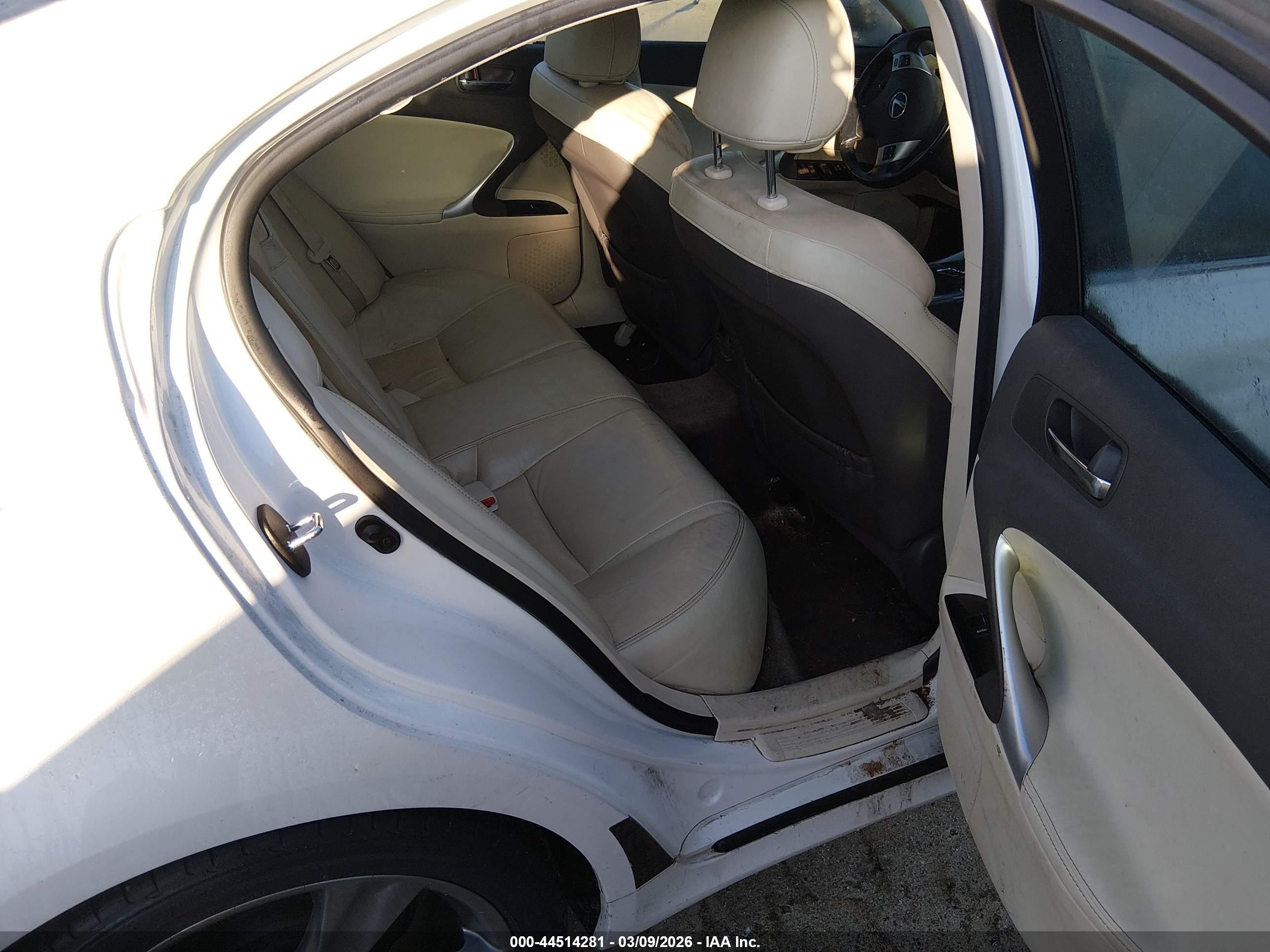 LEXUS IS image 8