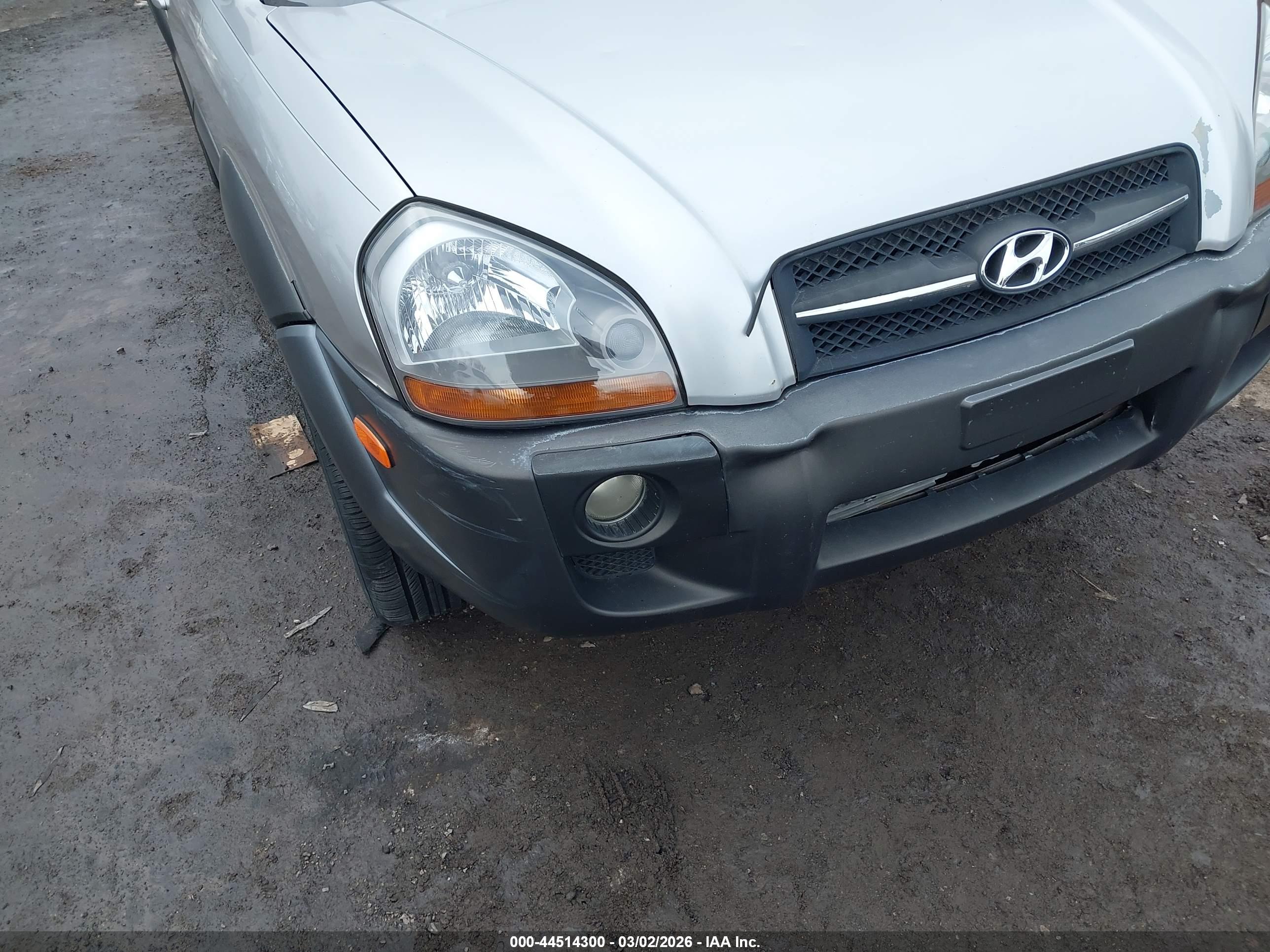 HYUNDAI TUCSON image 6