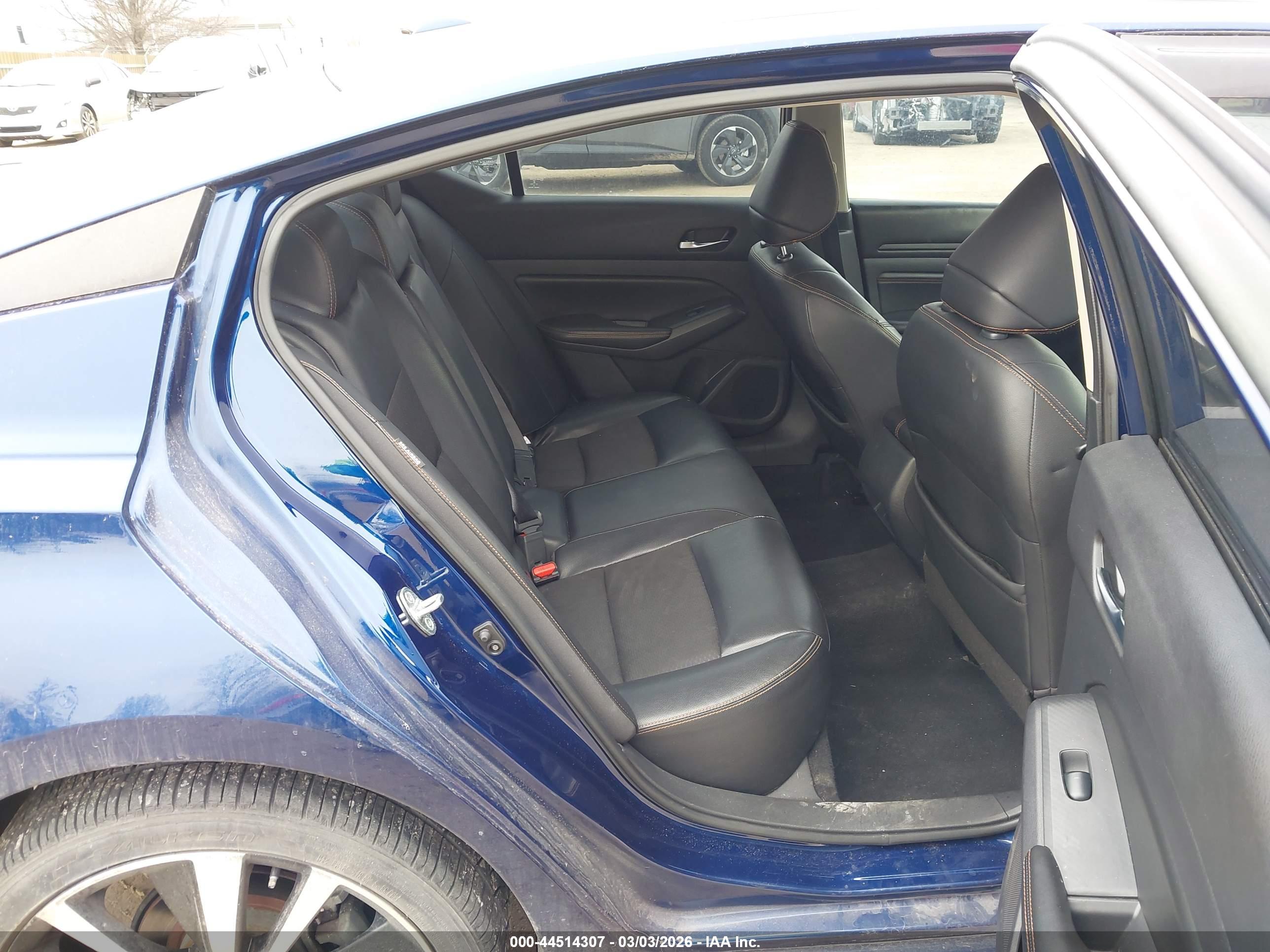 NISSAN ALTIMA image 8