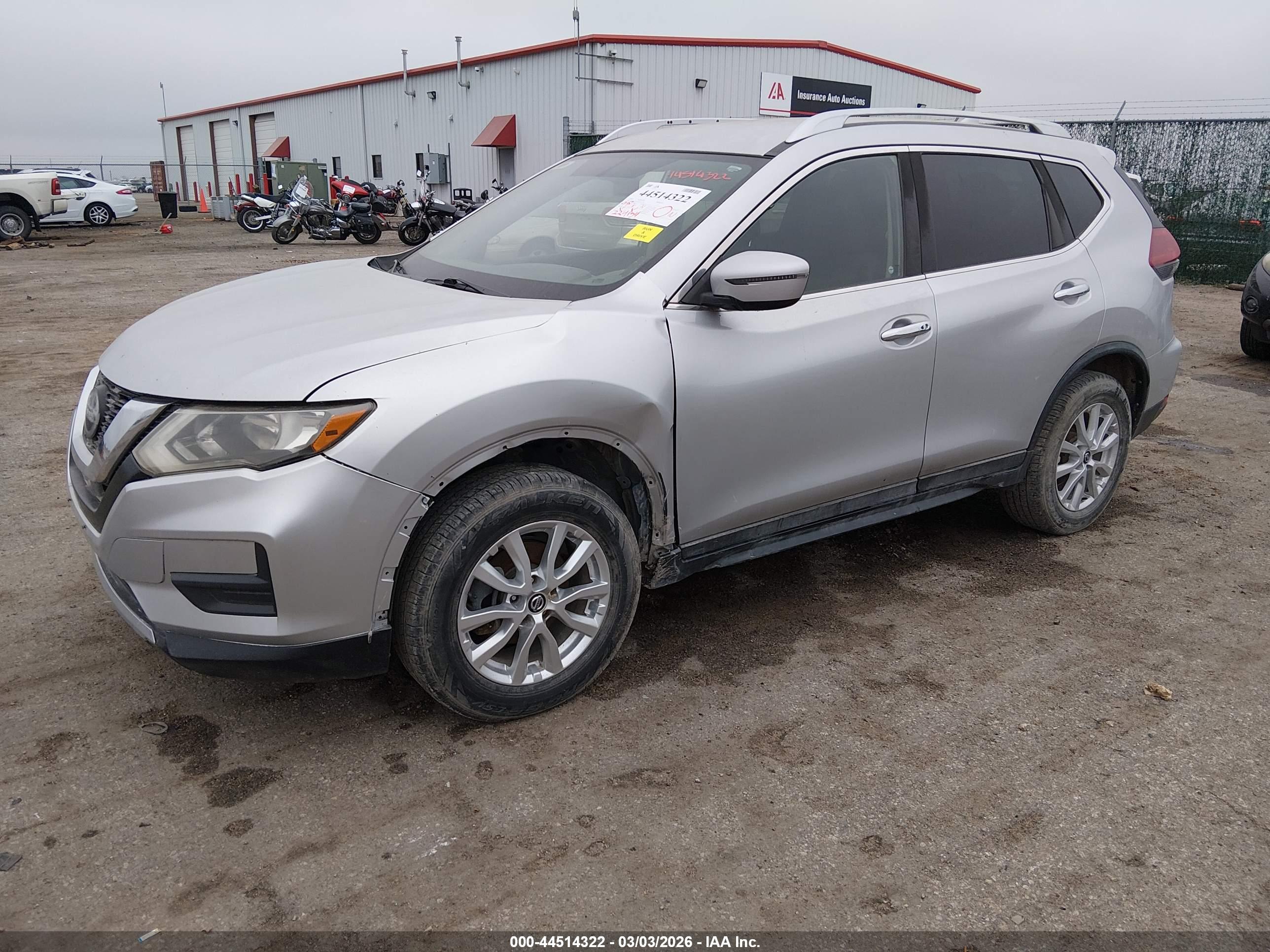 NISSAN ROGUE image 2