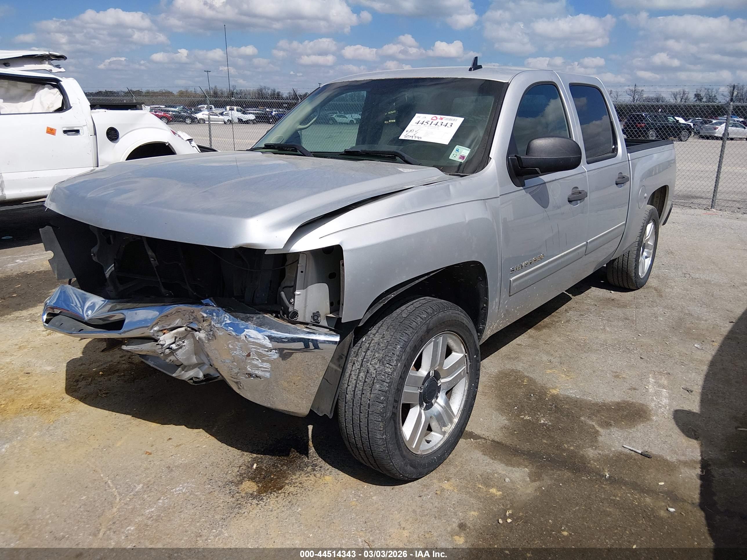 CHEVROLET SILVERADO image 2