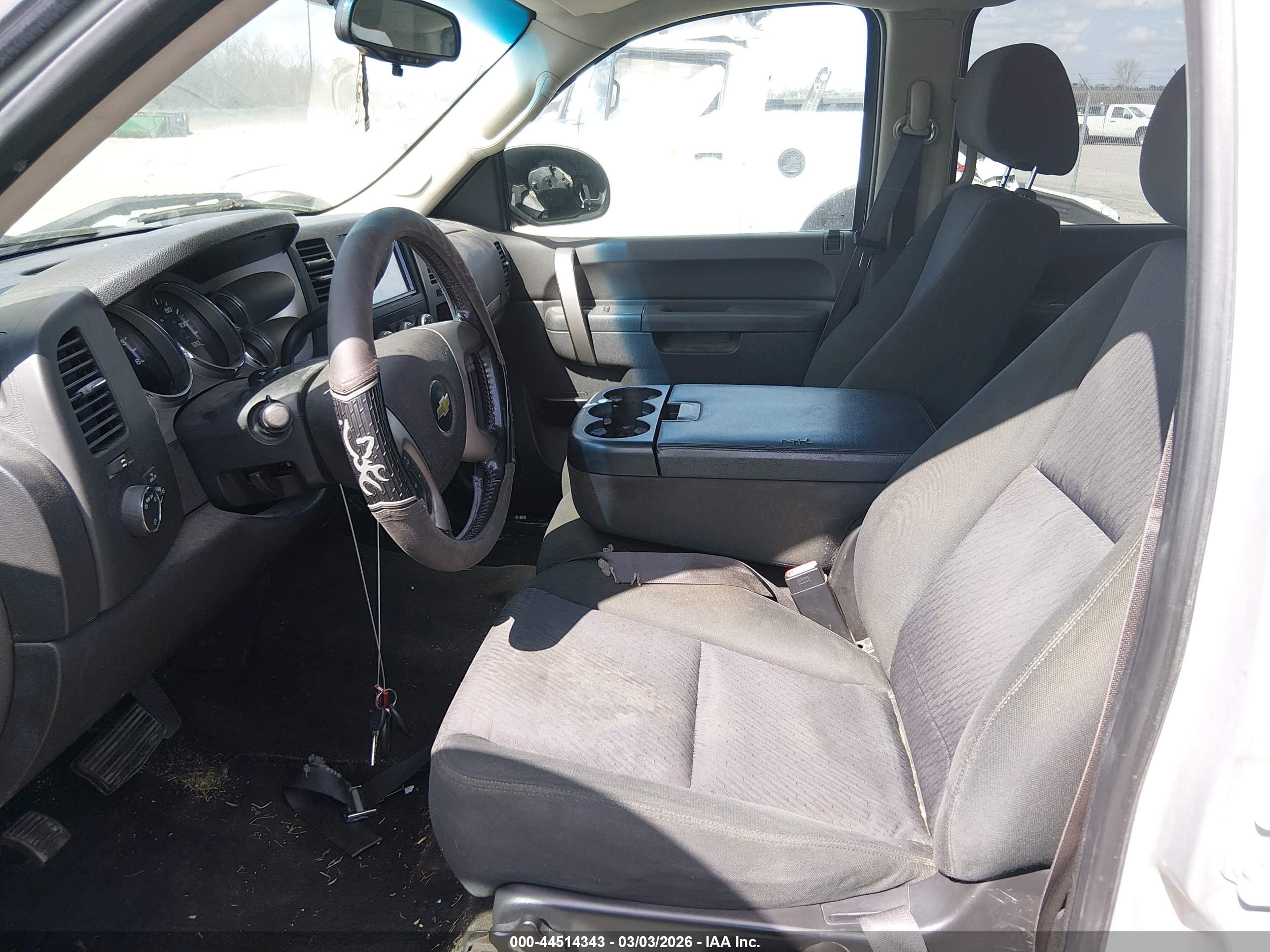 CHEVROLET SILVERADO image 5