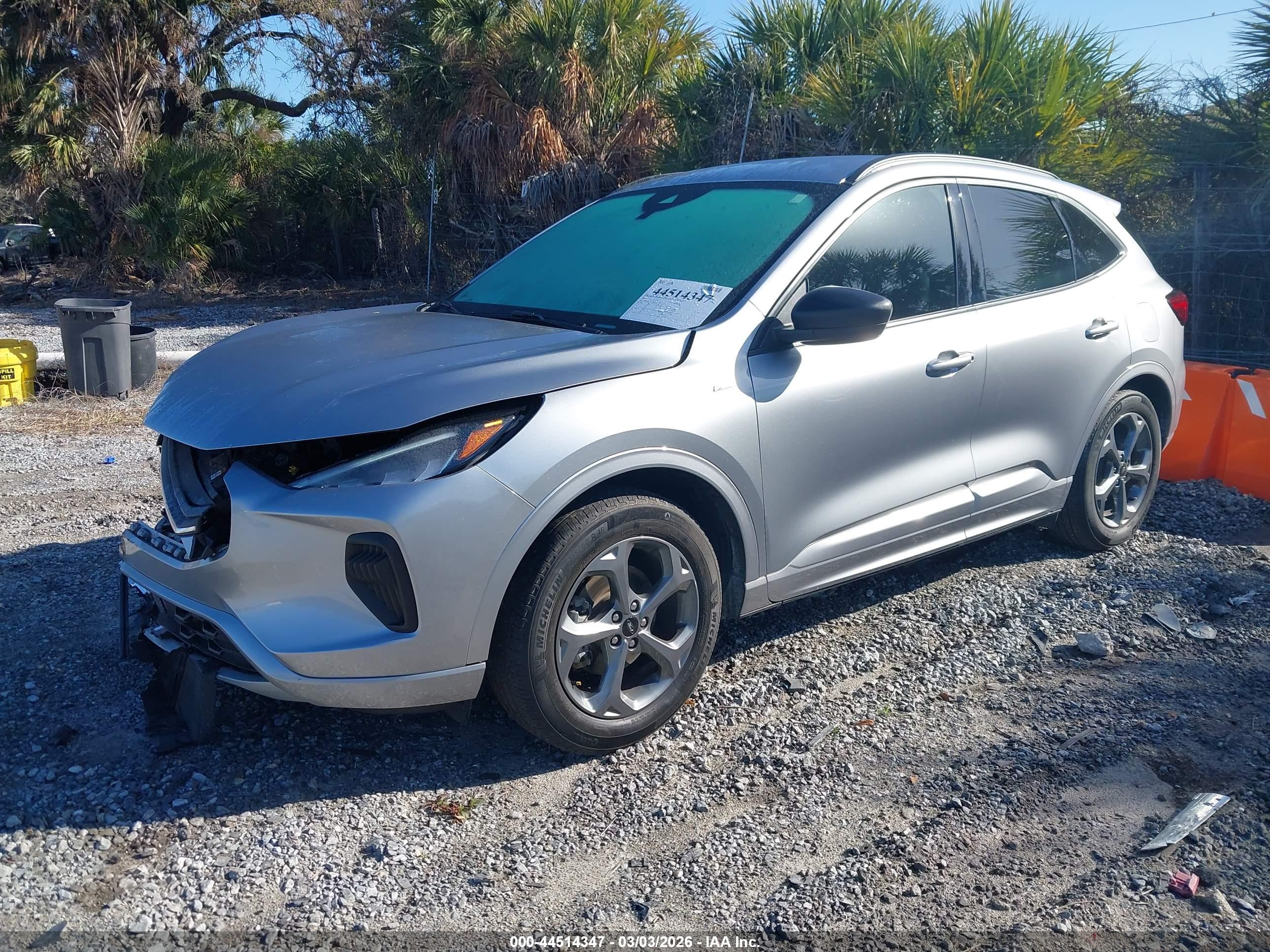 FORD ESCAPE image 2