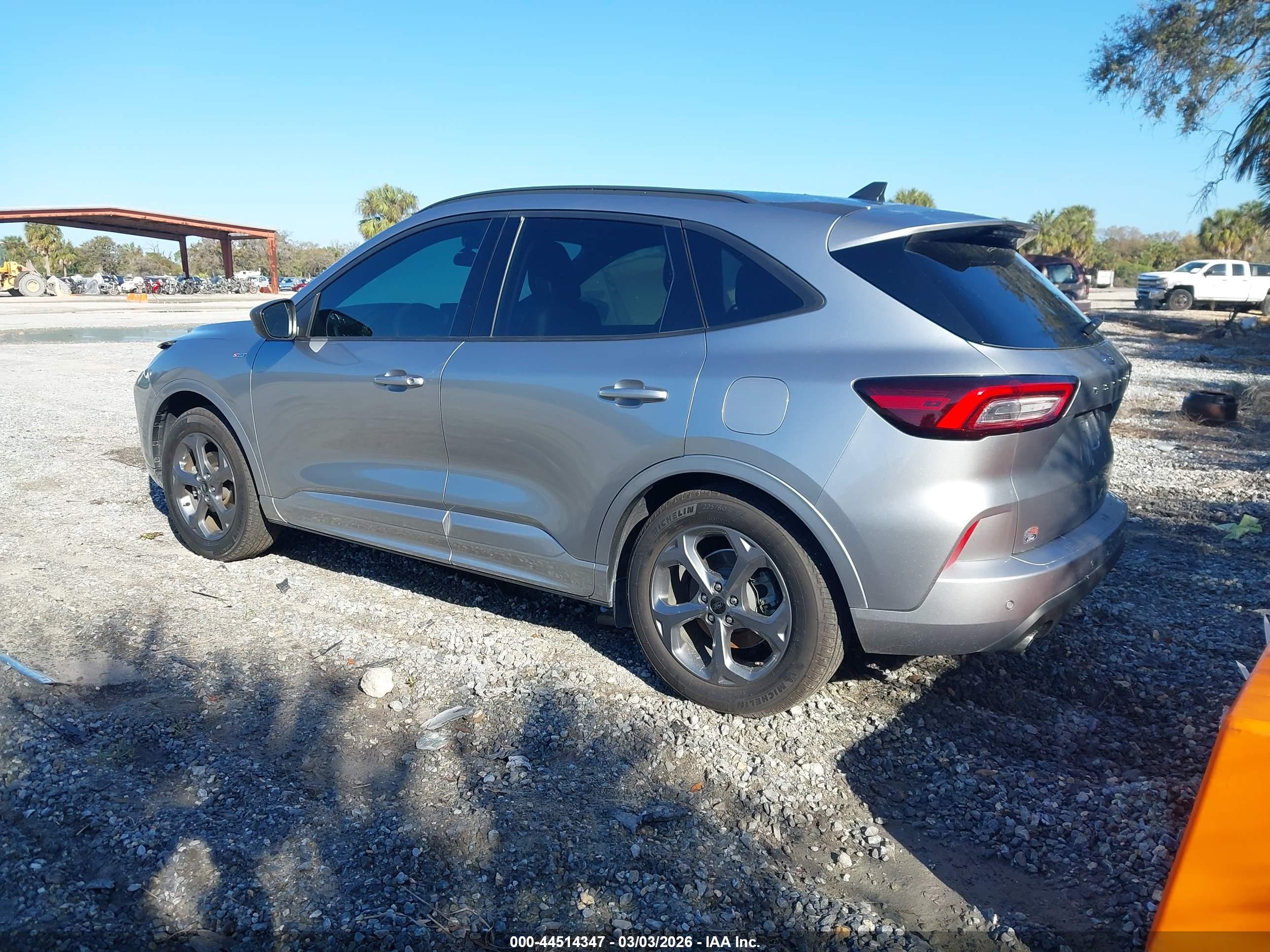 FORD ESCAPE image 3