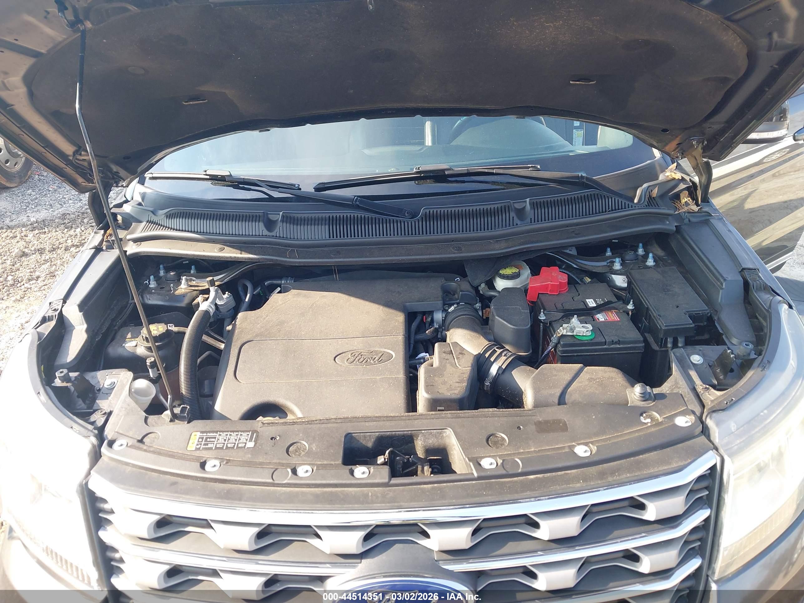 FORD EXPLORER image 10