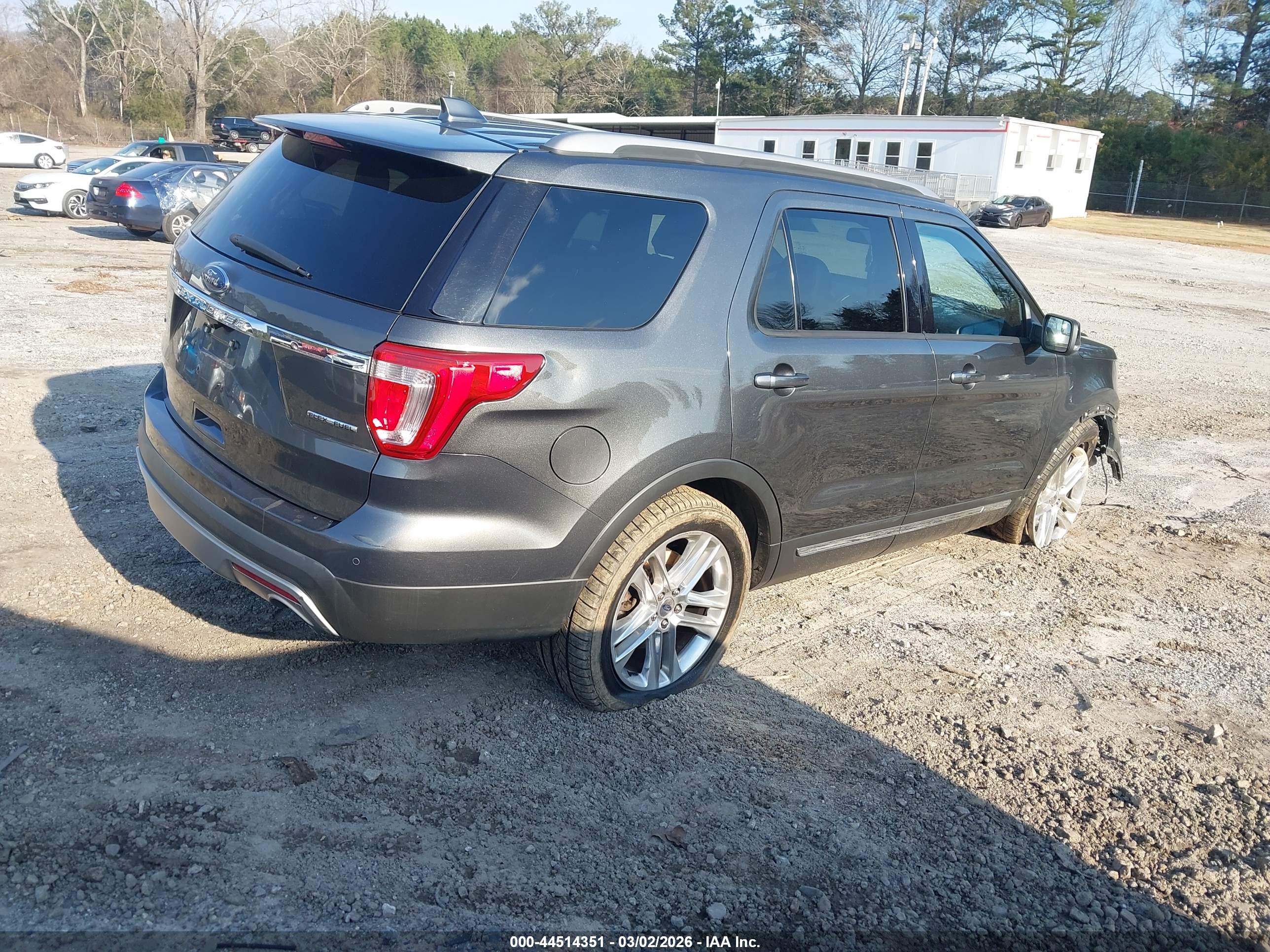 FORD EXPLORER image 4