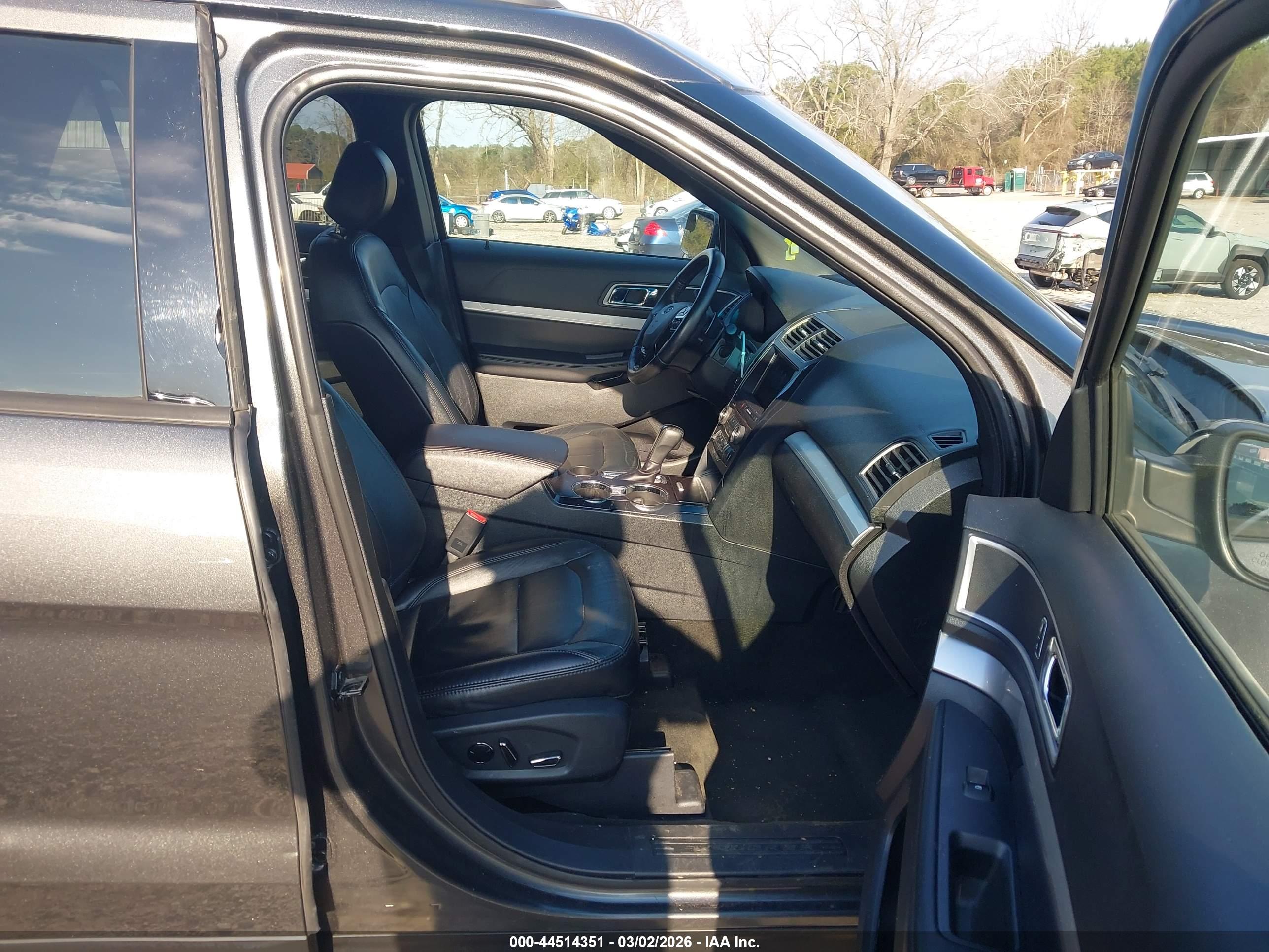 FORD EXPLORER image 5