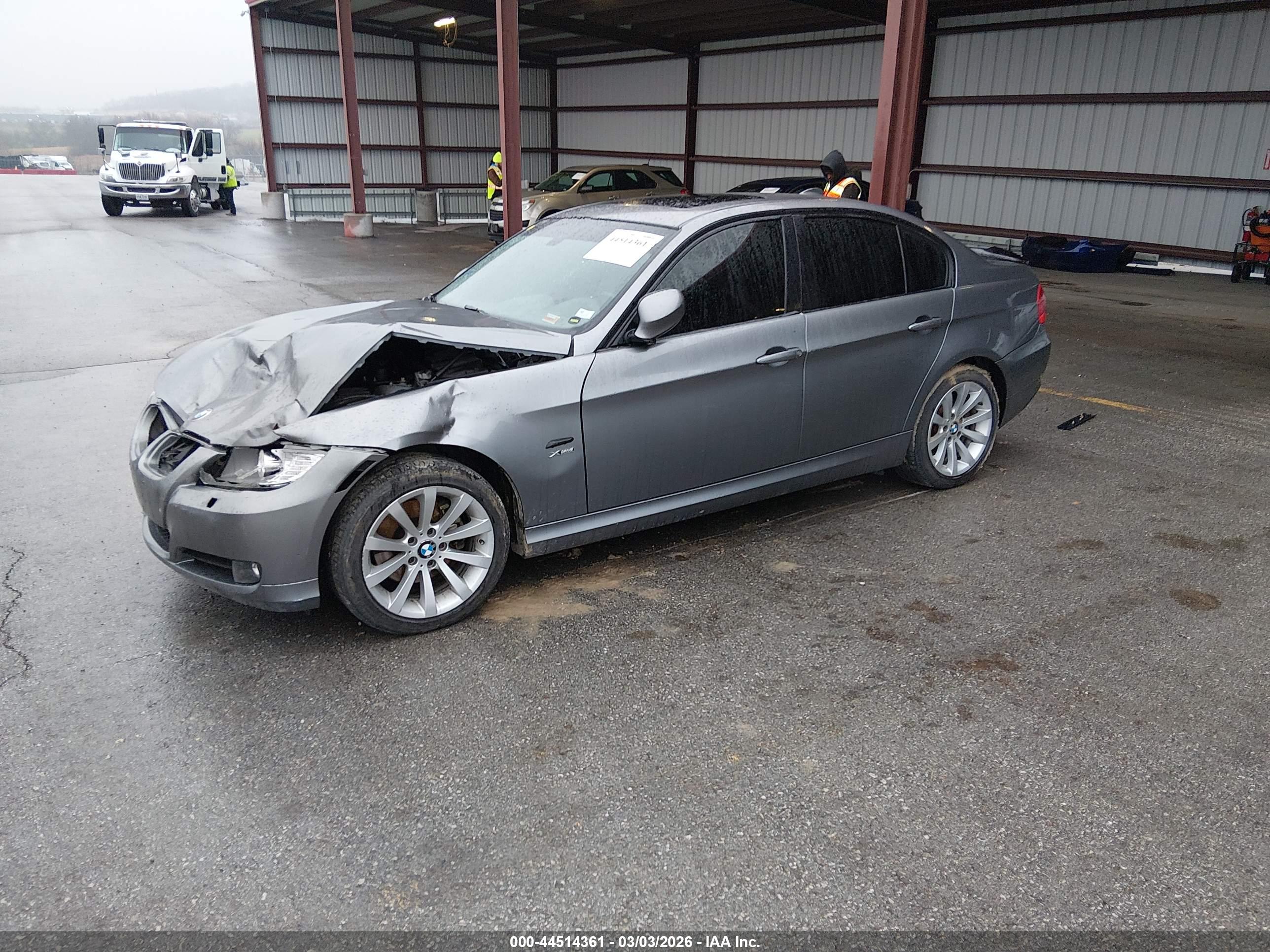 BMW 328I image 2