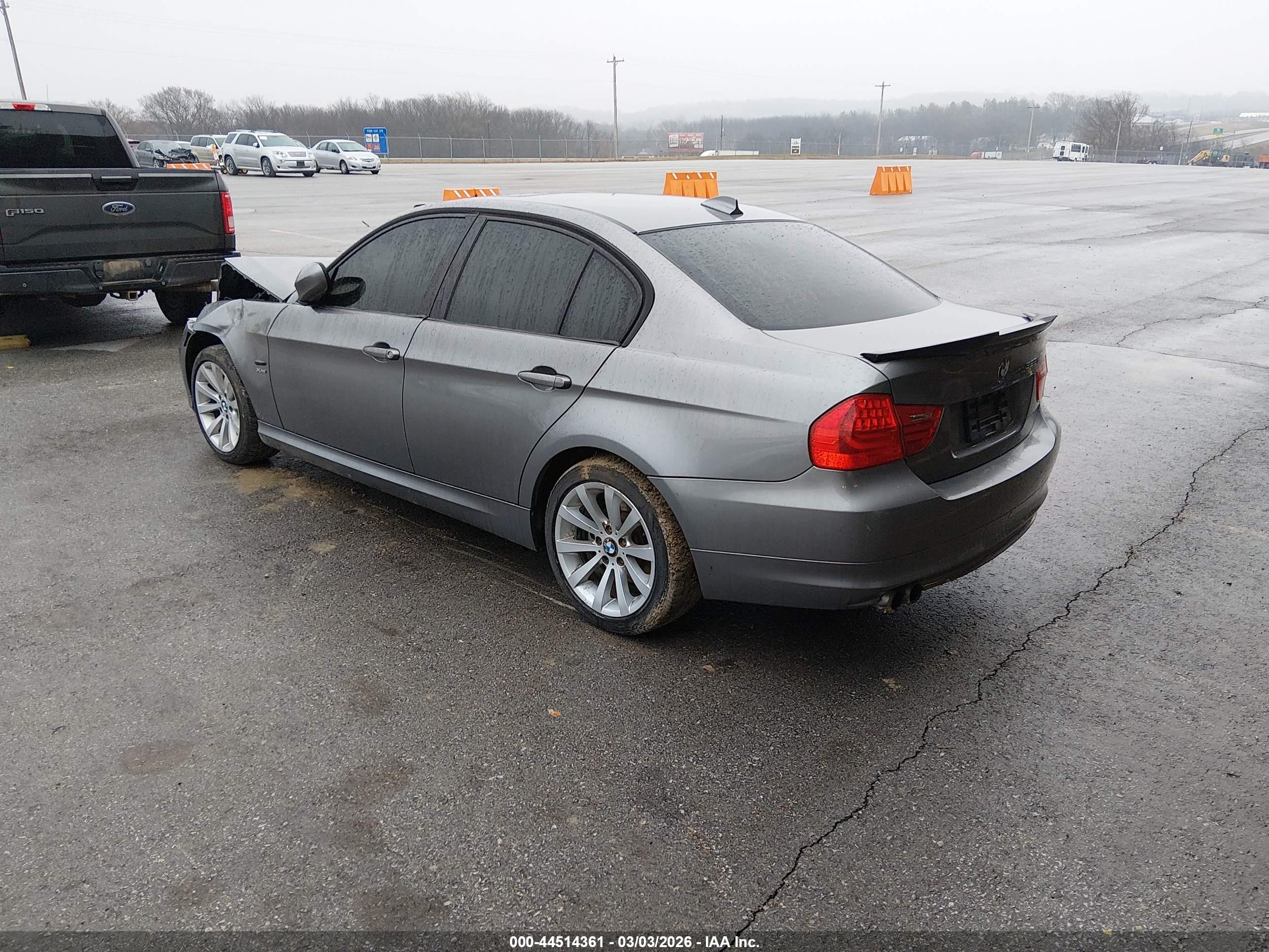 BMW 328I image 3