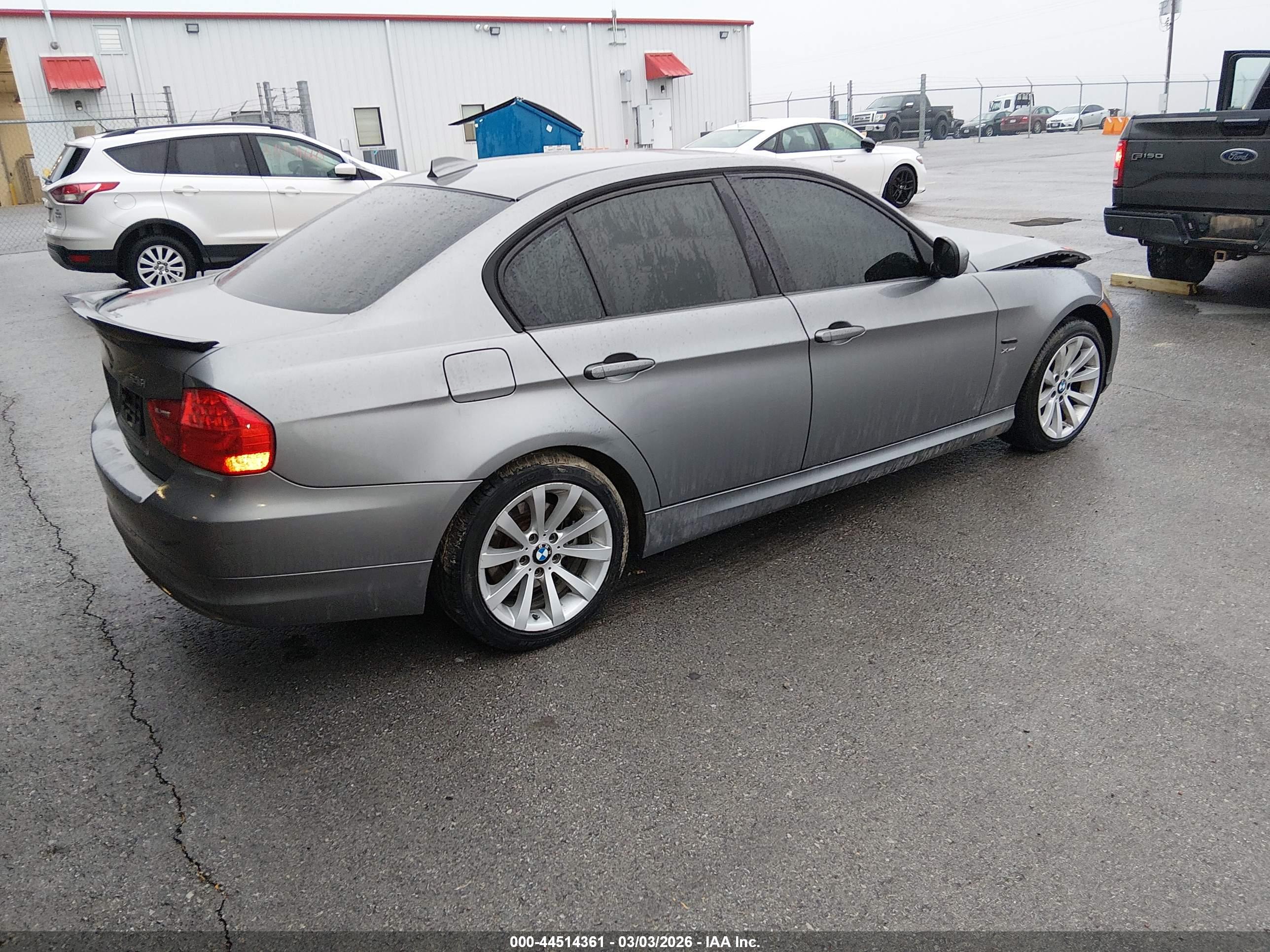 BMW 328I image 4