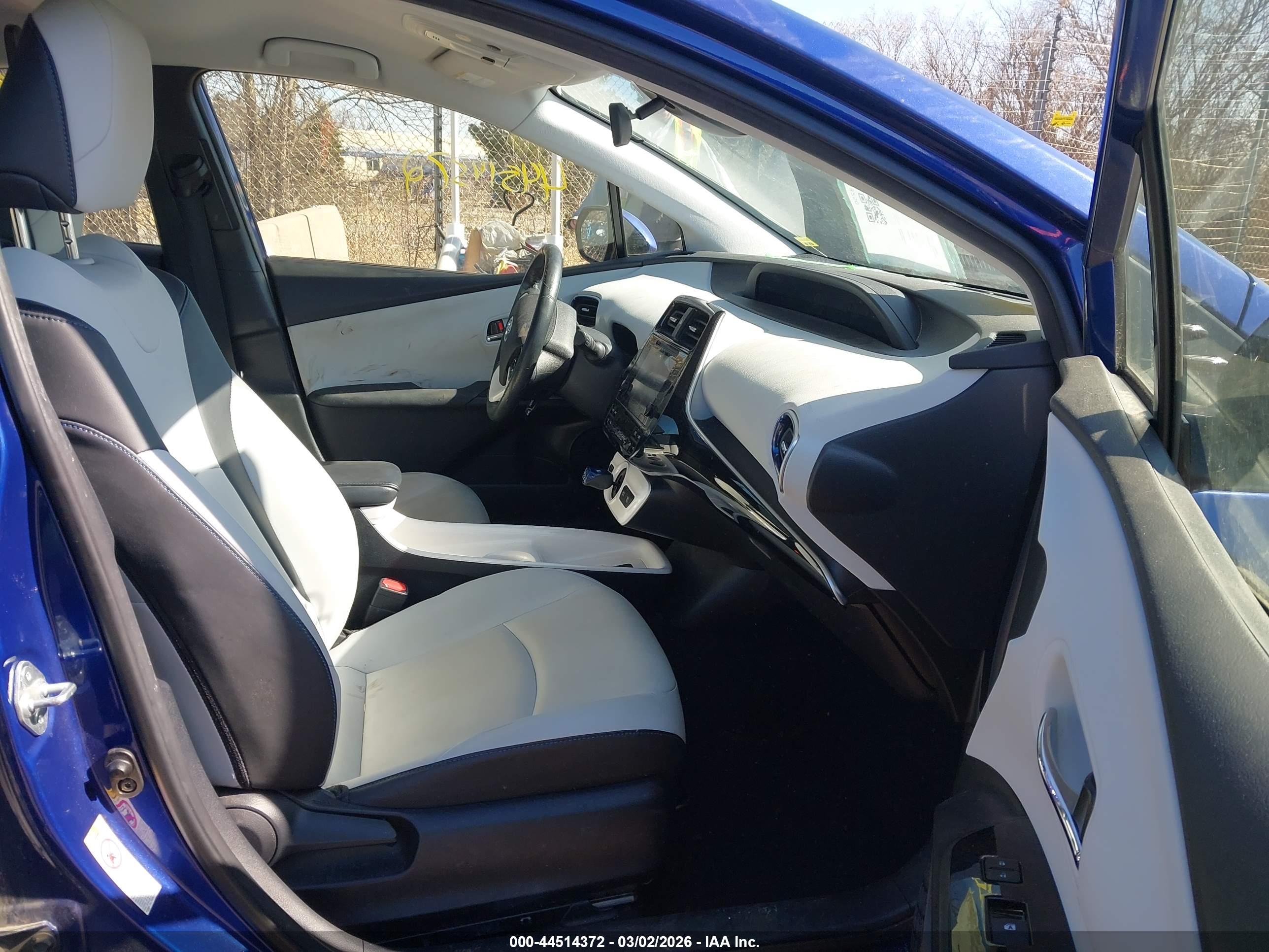 TOYOTA PRIUS image 5