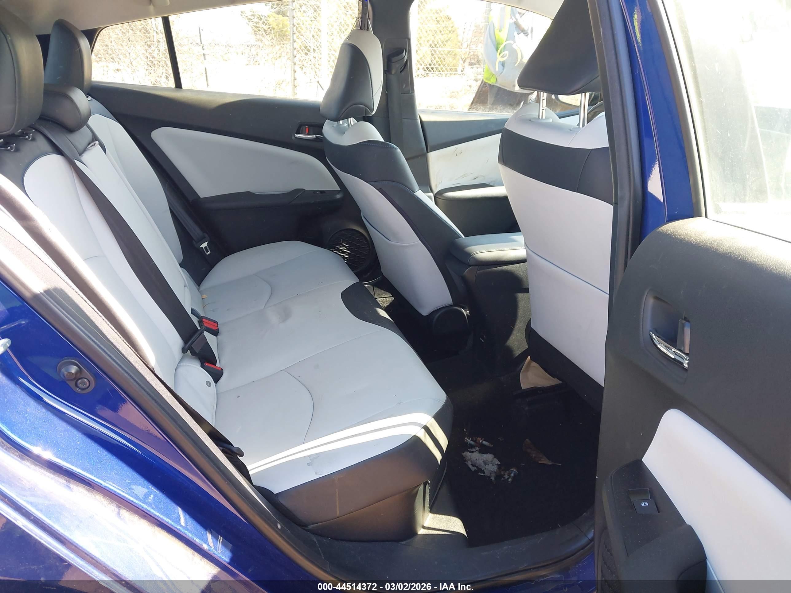 TOYOTA PRIUS image 8