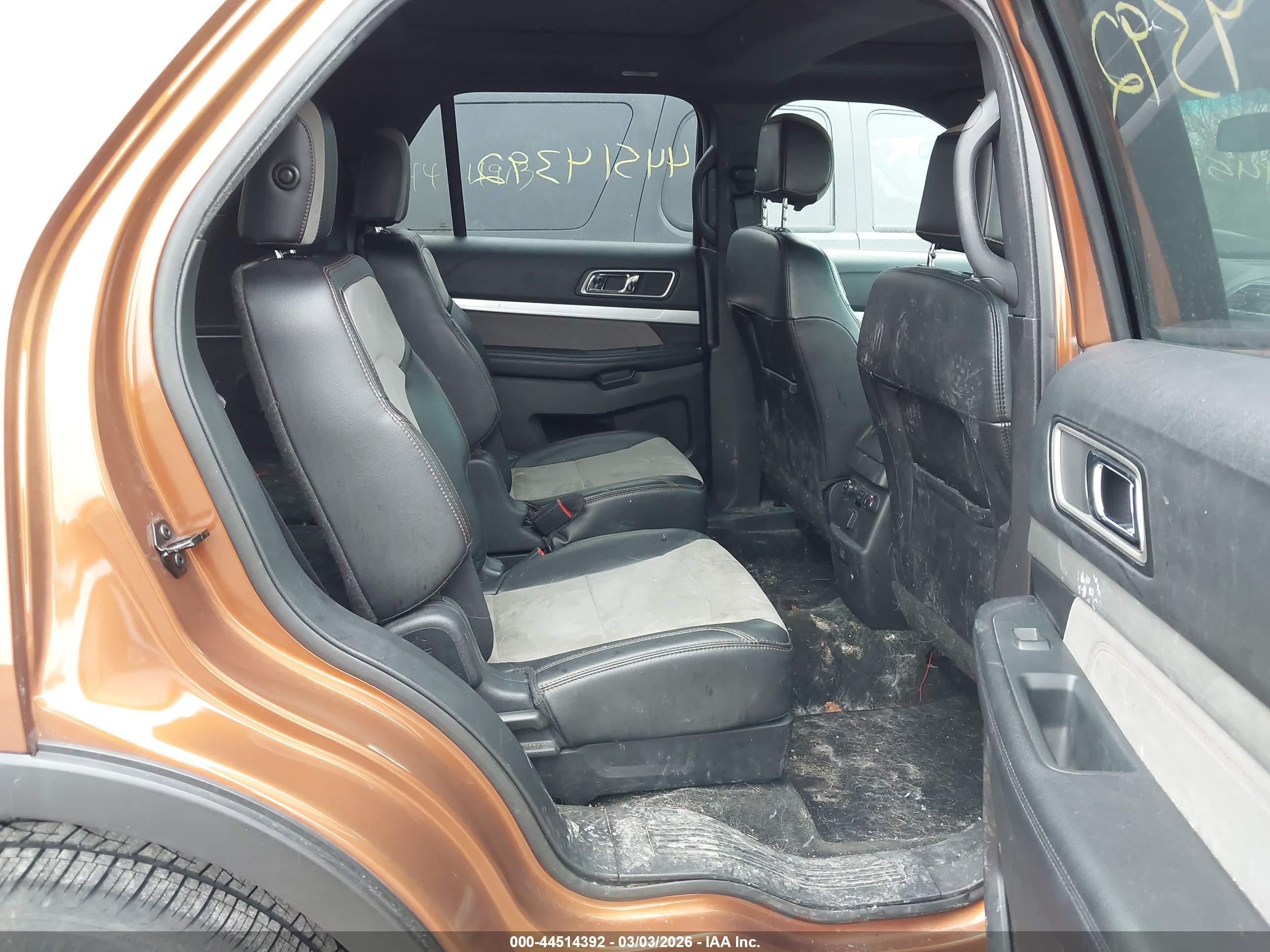 FORD EXPLORER image 8