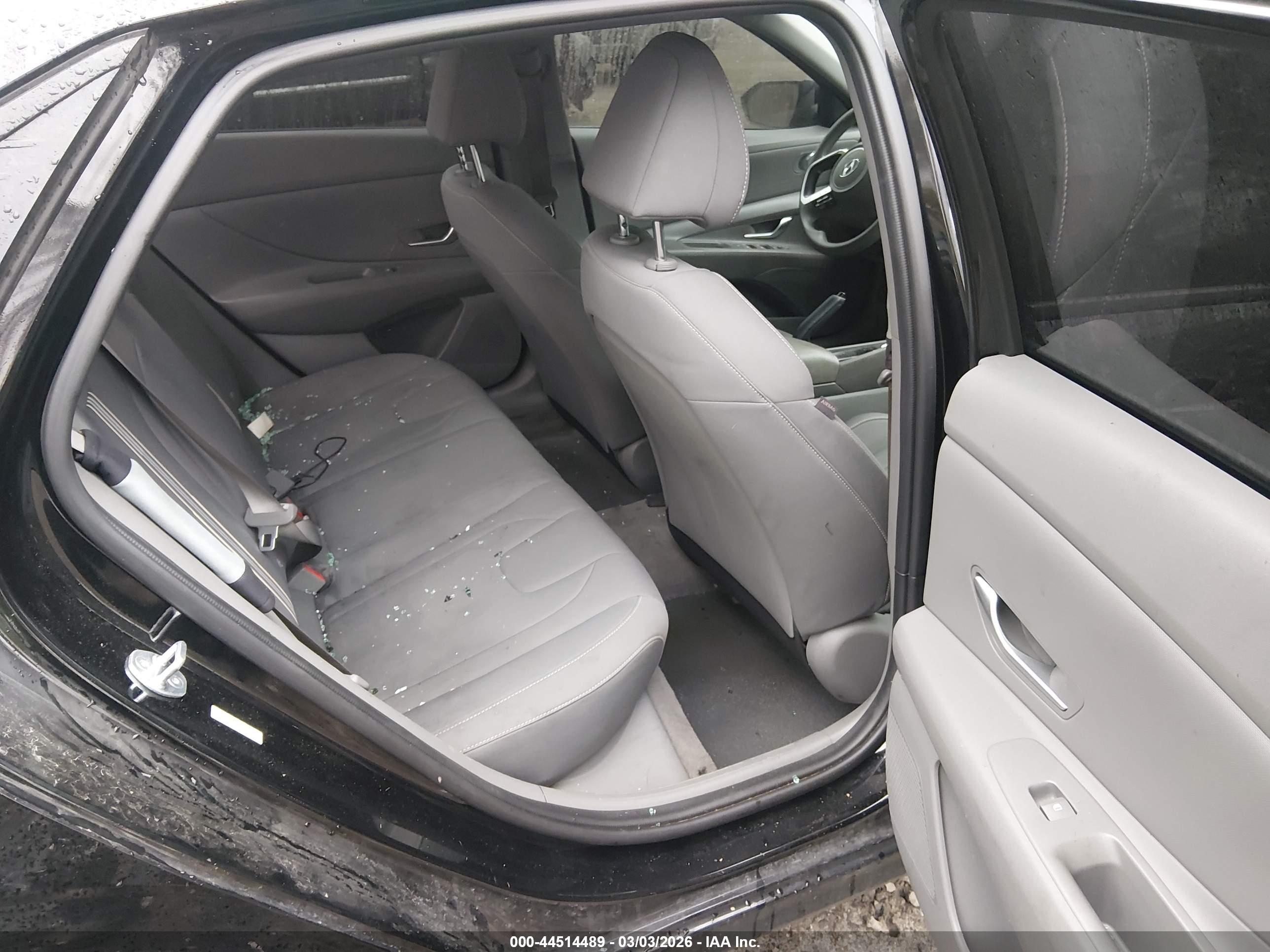 HYUNDAI ELANTRA image 8
