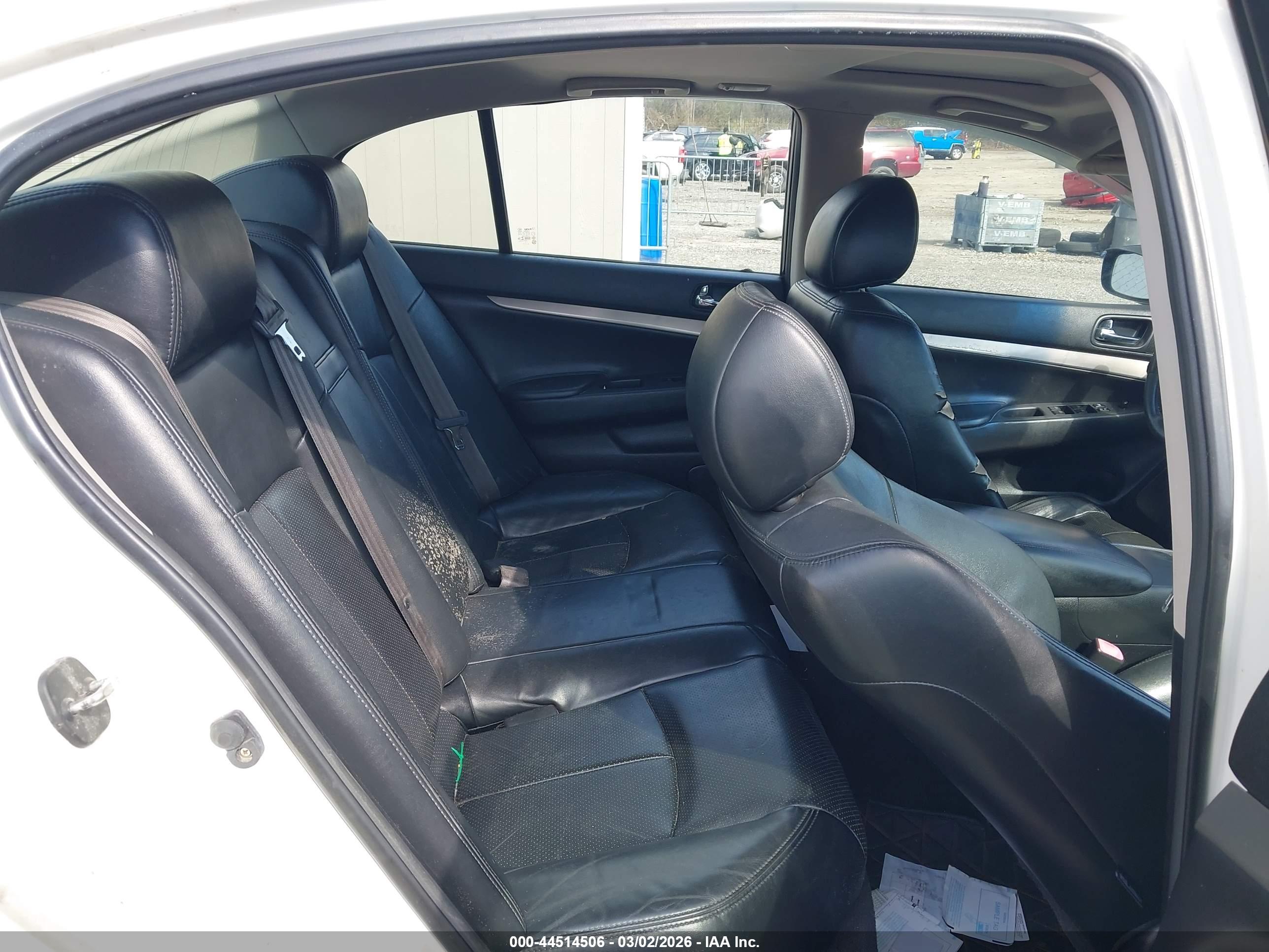 INFINITI Q40 image 8