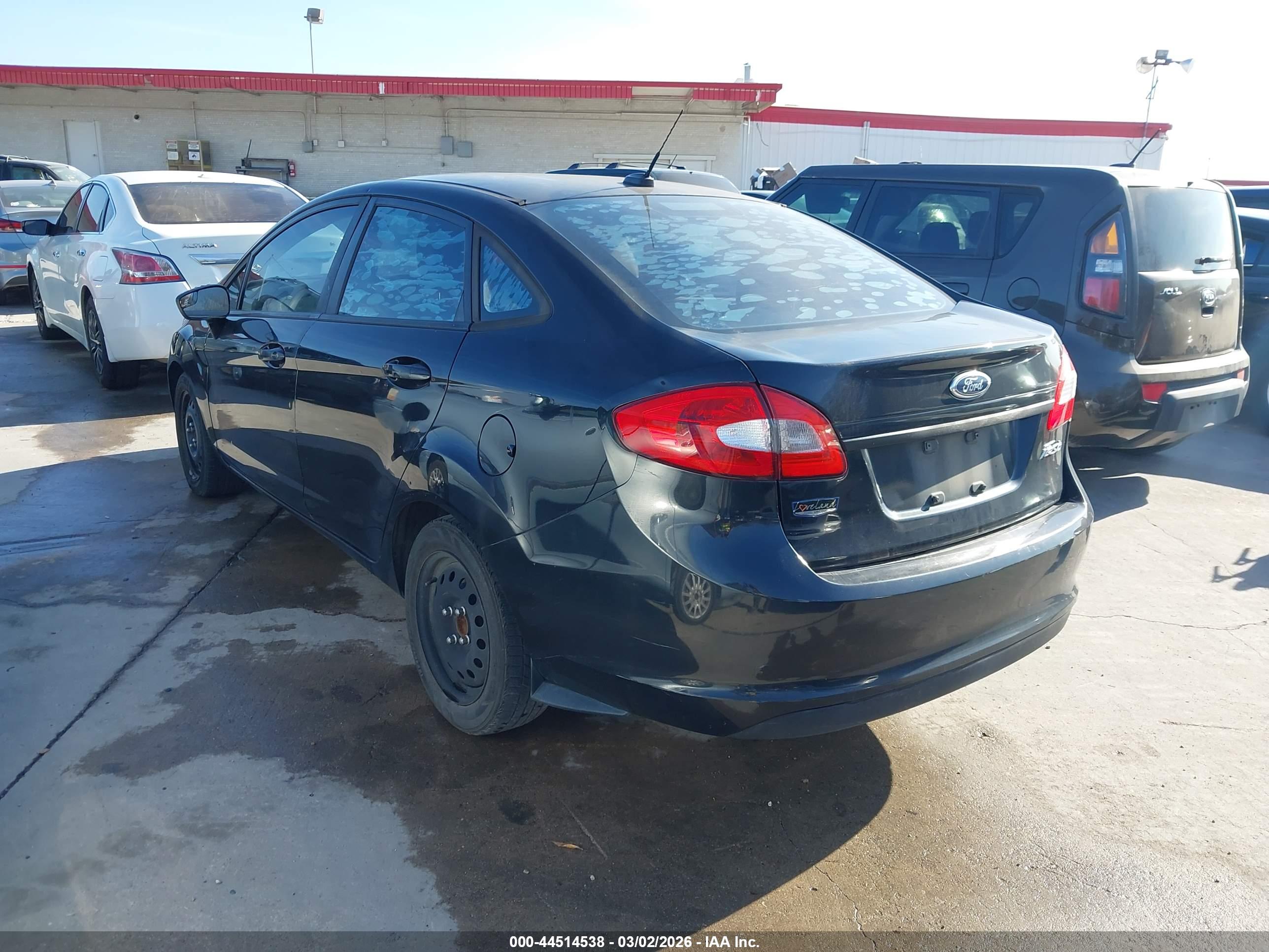 FORD FIESTA image 3