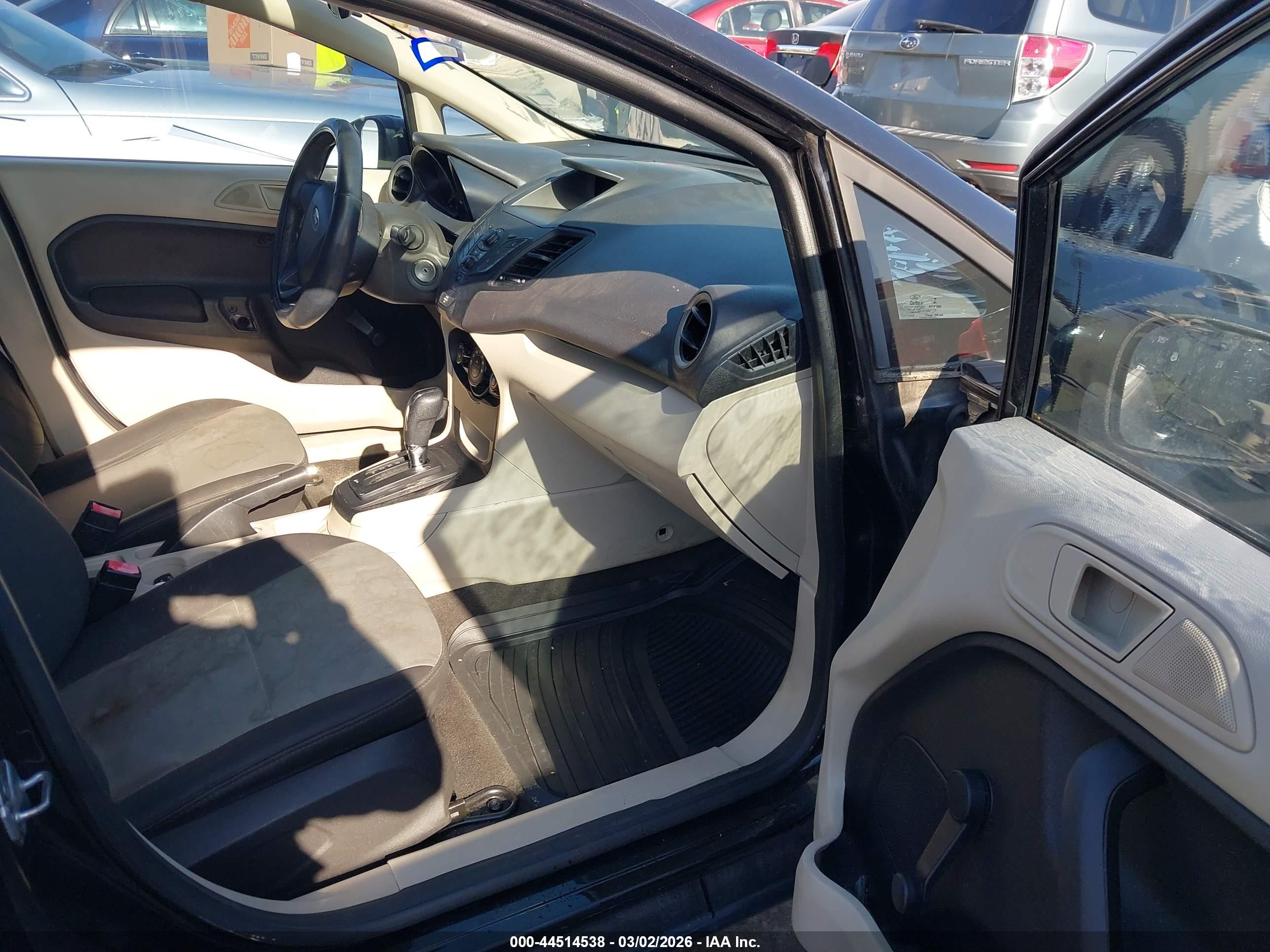 FORD FIESTA image 5