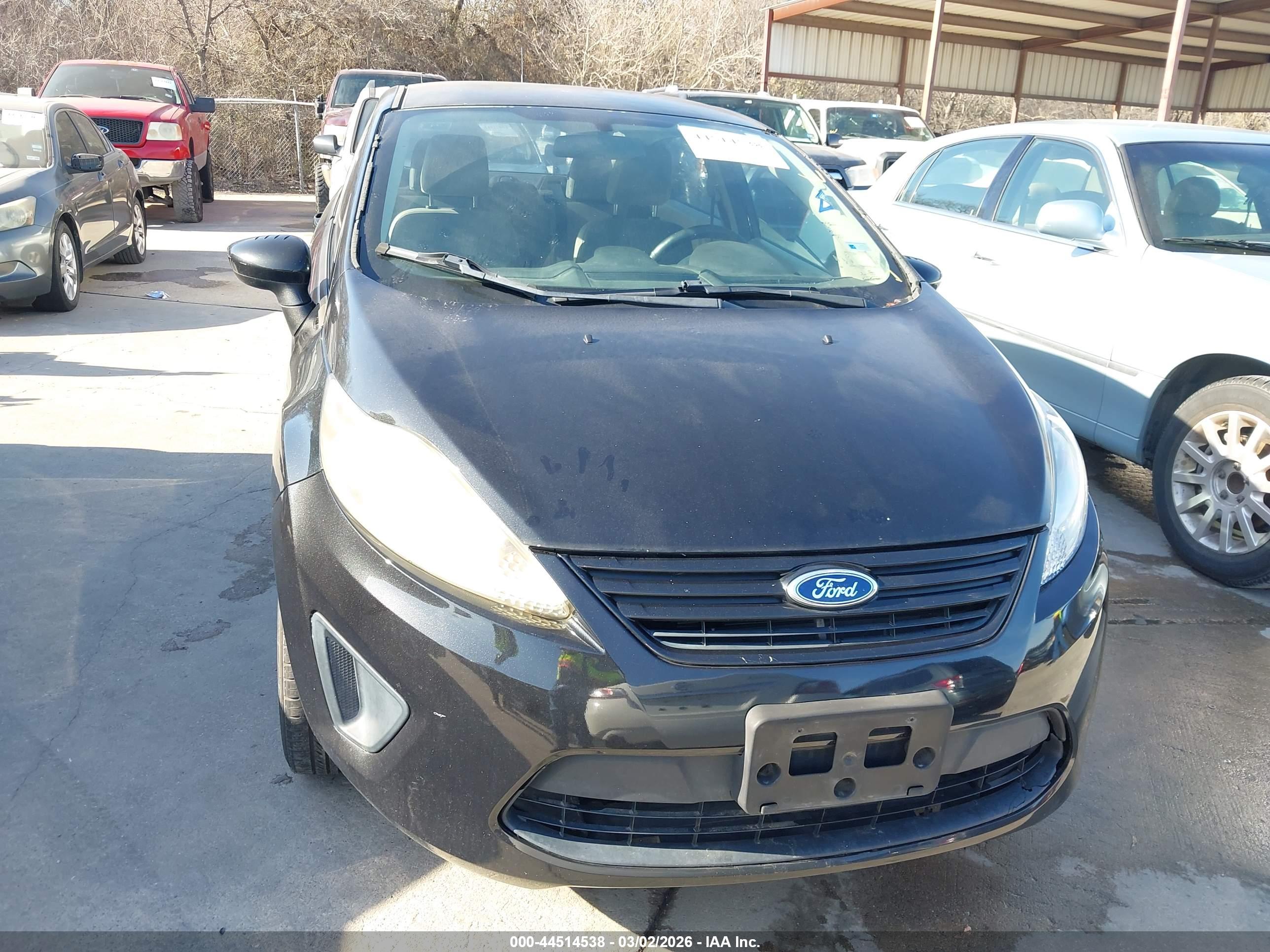 FORD FIESTA image 6