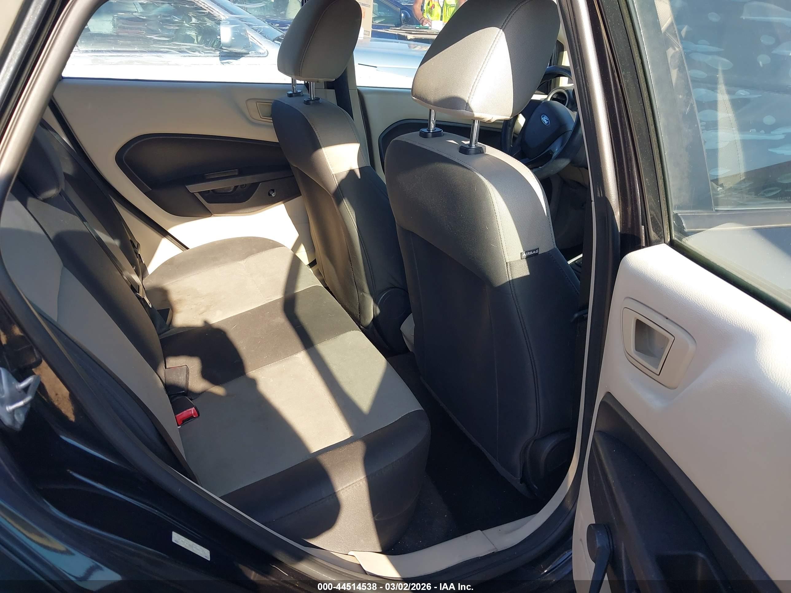 FORD FIESTA image 8