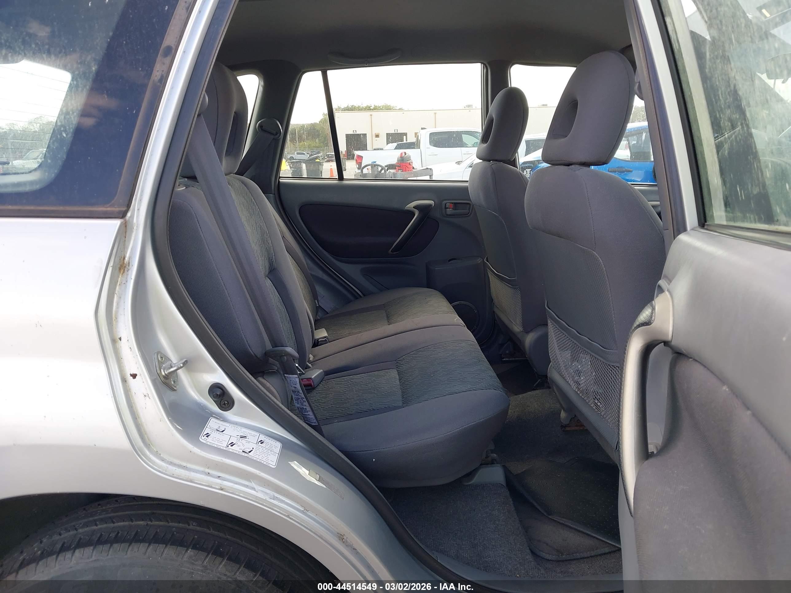 TOYOTA RAV4 image 8