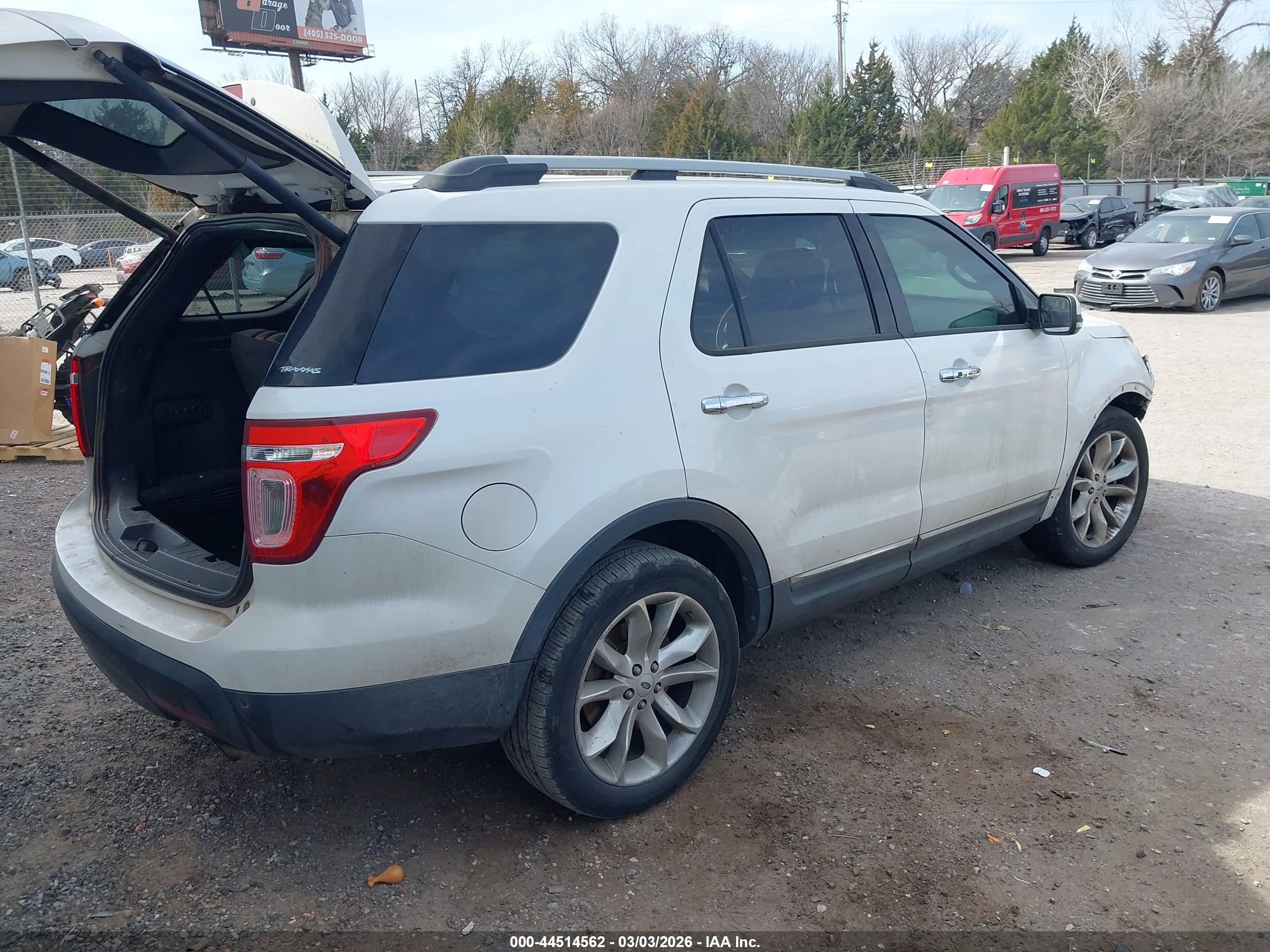 FORD EXPLORER image 4