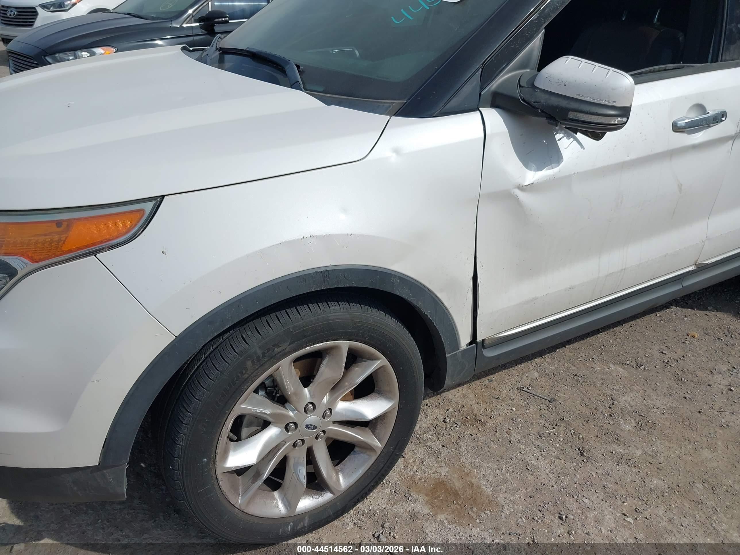 FORD EXPLORER image 6