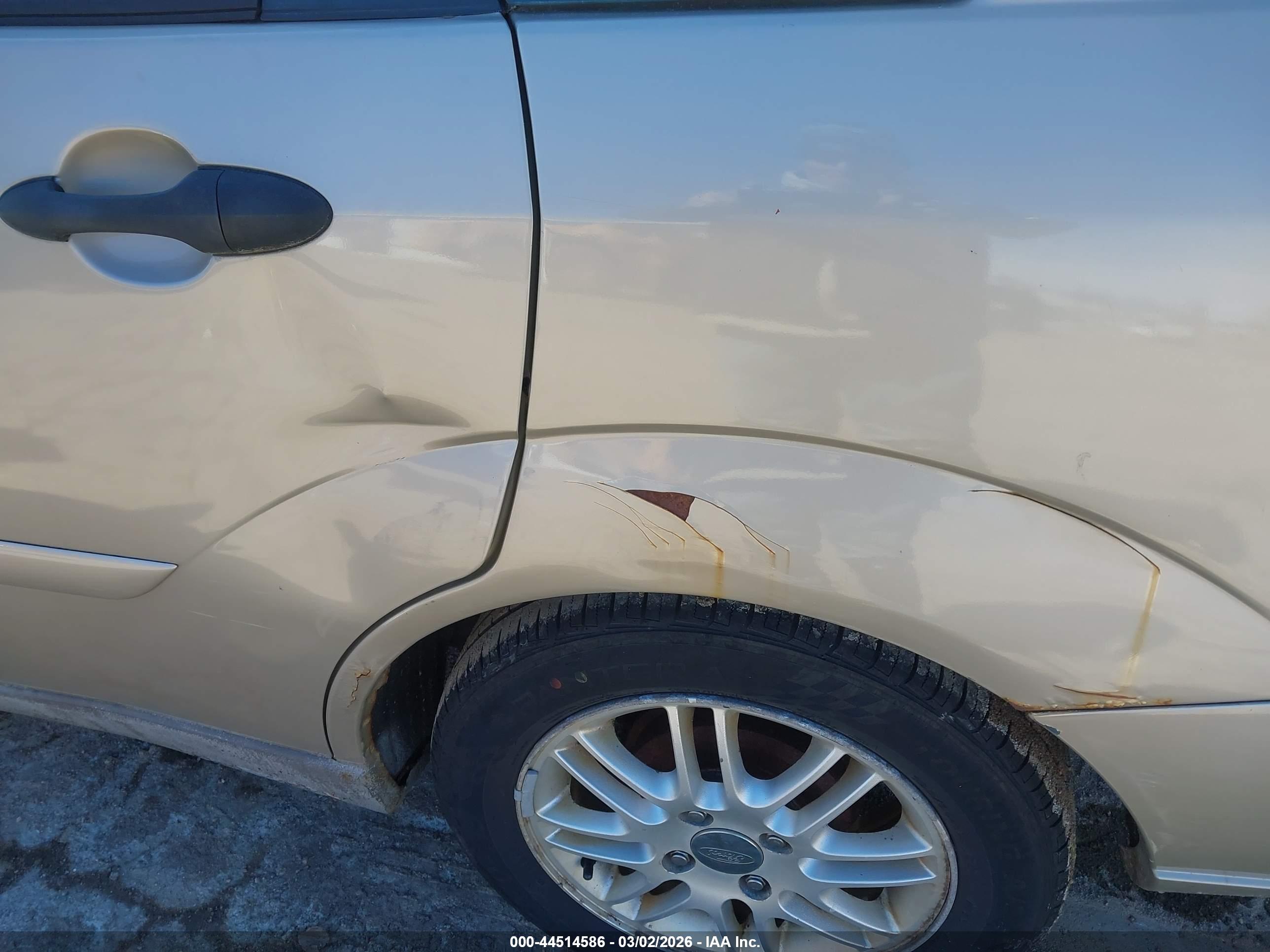 FORD FOCUS image 6