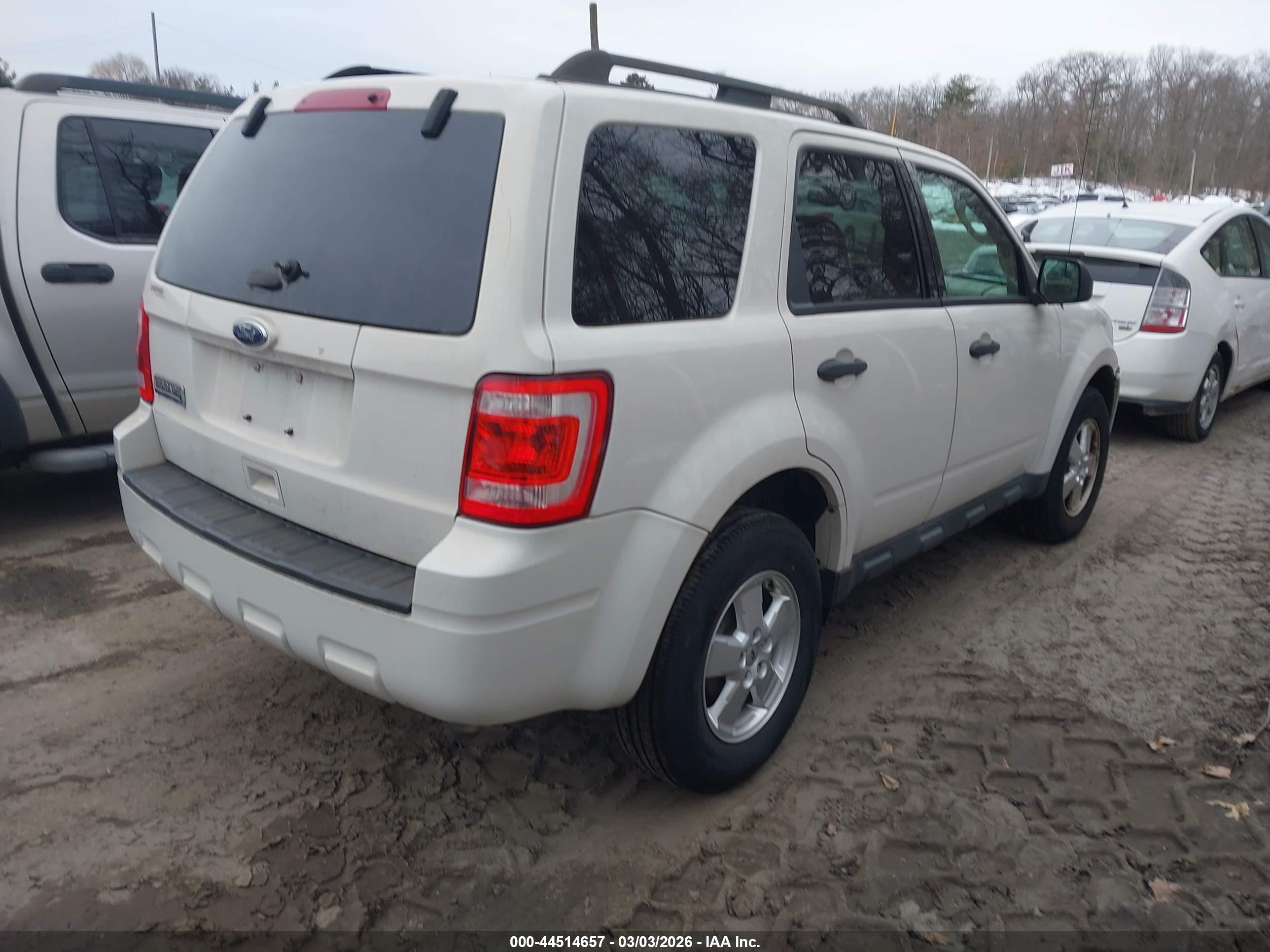FORD ESCAPE image 4