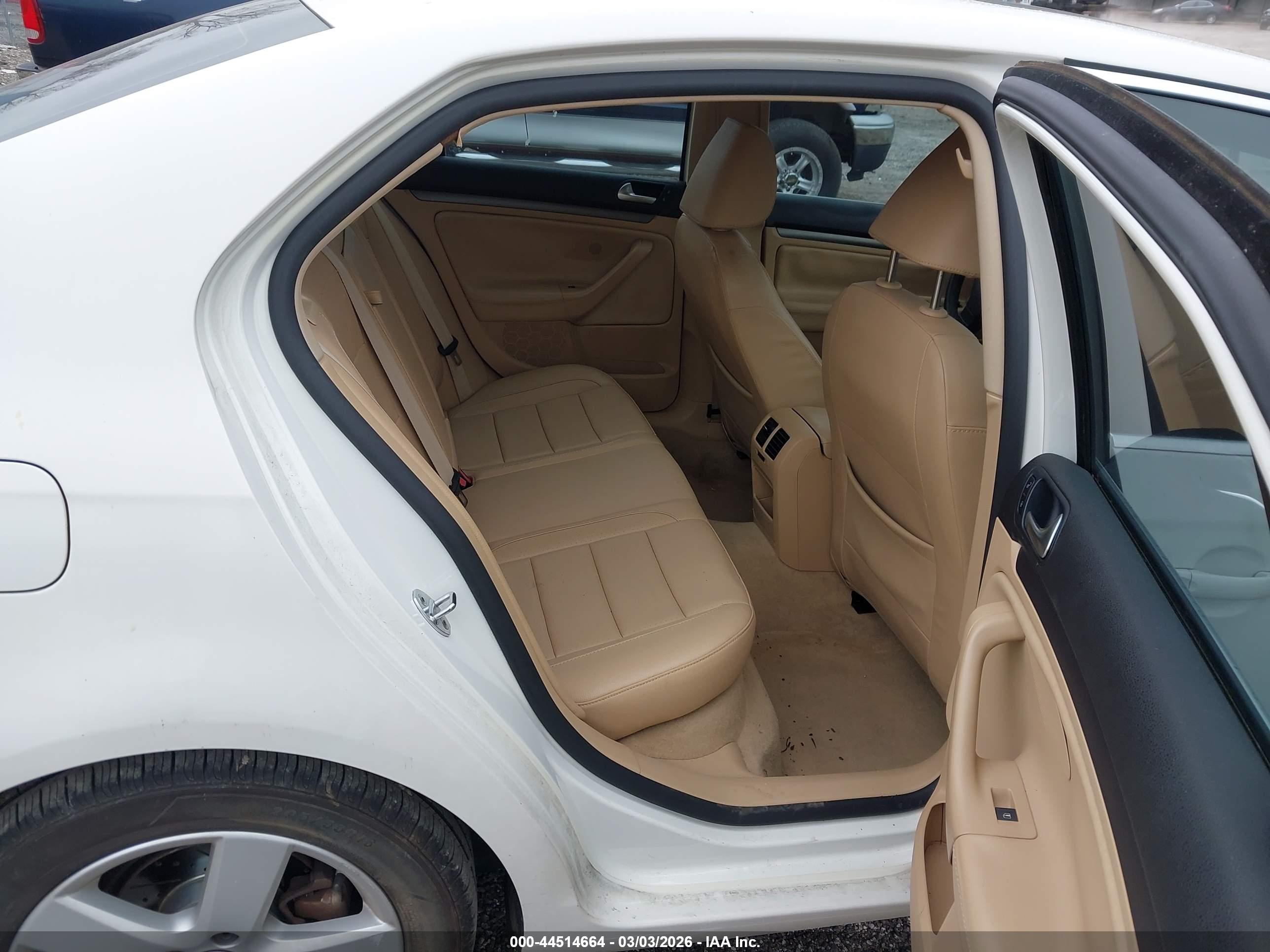 VOLKSWAGEN JETTA image 8
