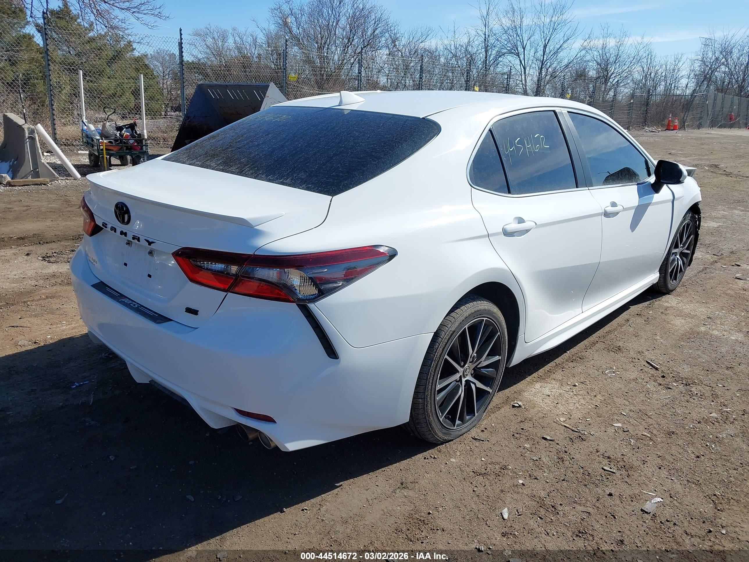 TOYOTA CAMRY image 4