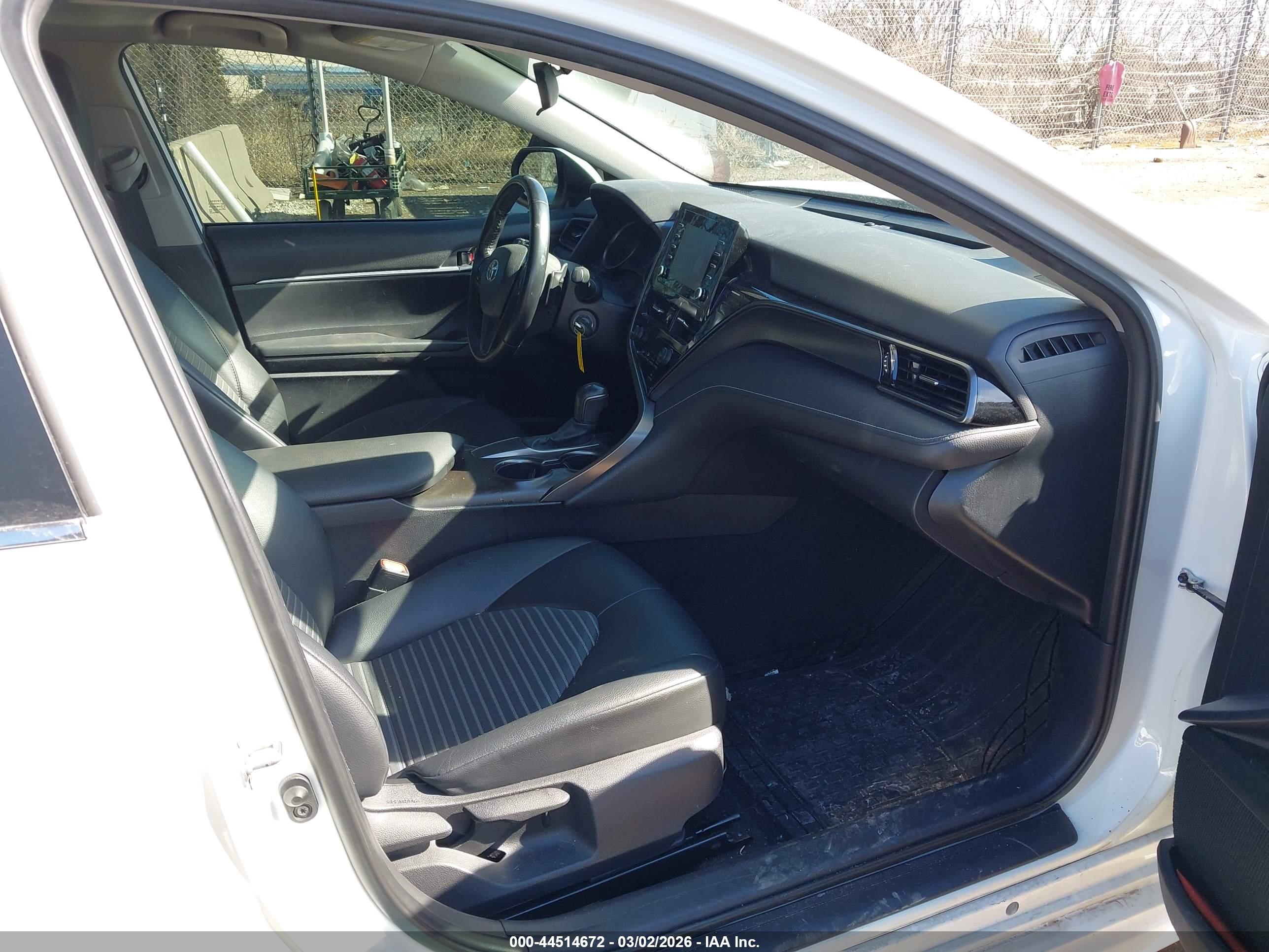 TOYOTA CAMRY image 5