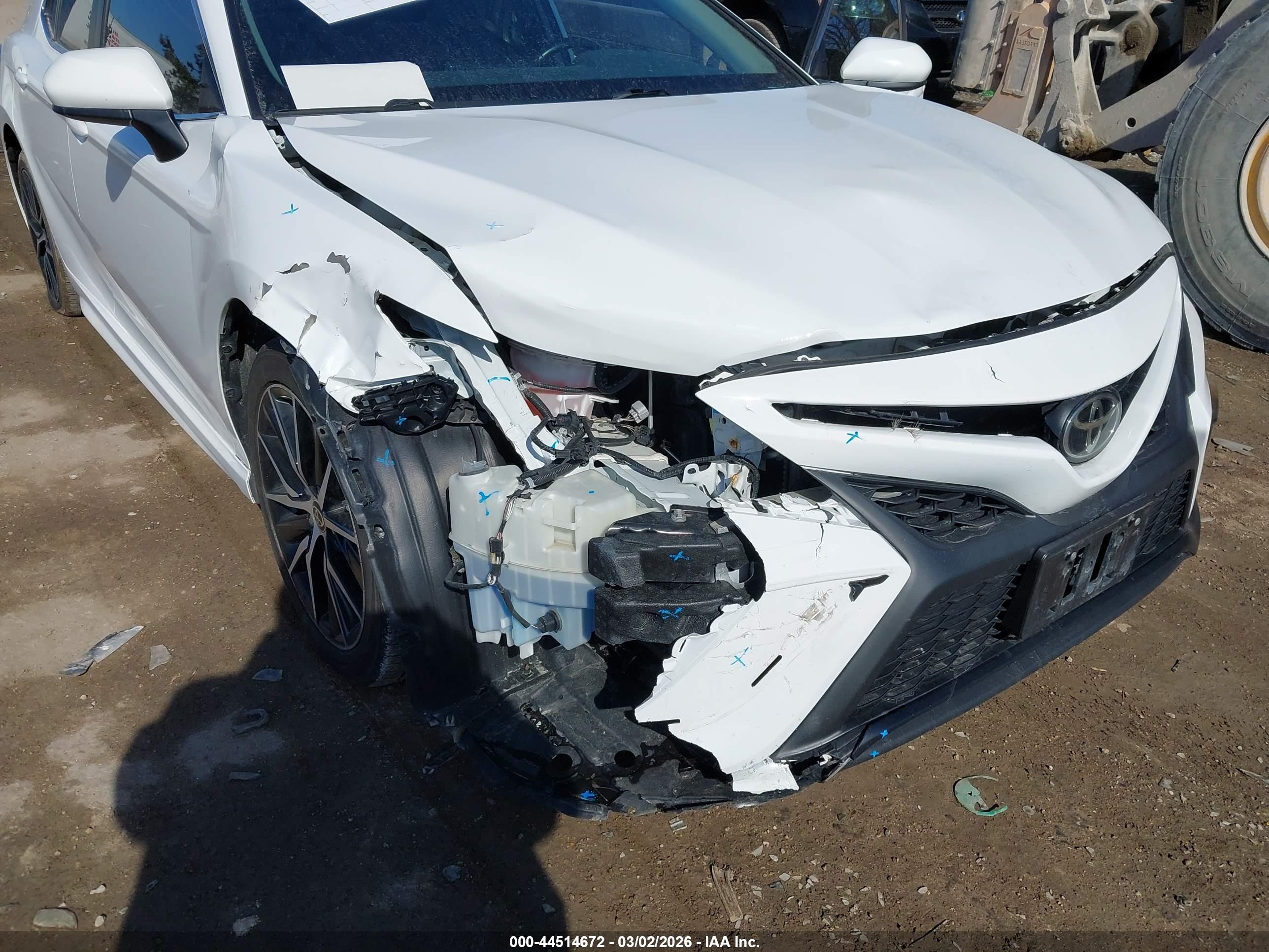 TOYOTA CAMRY image 6