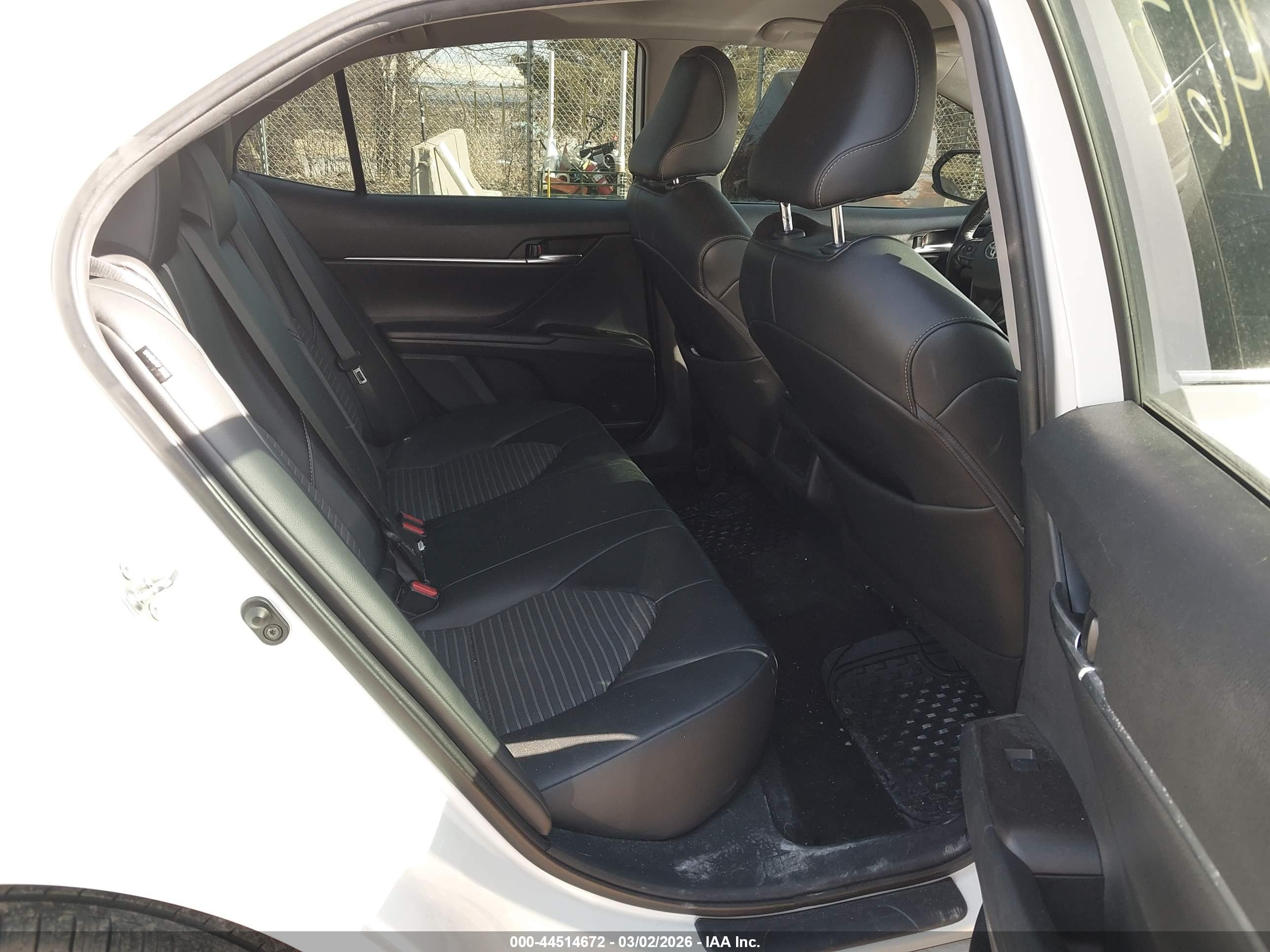 TOYOTA CAMRY image 8