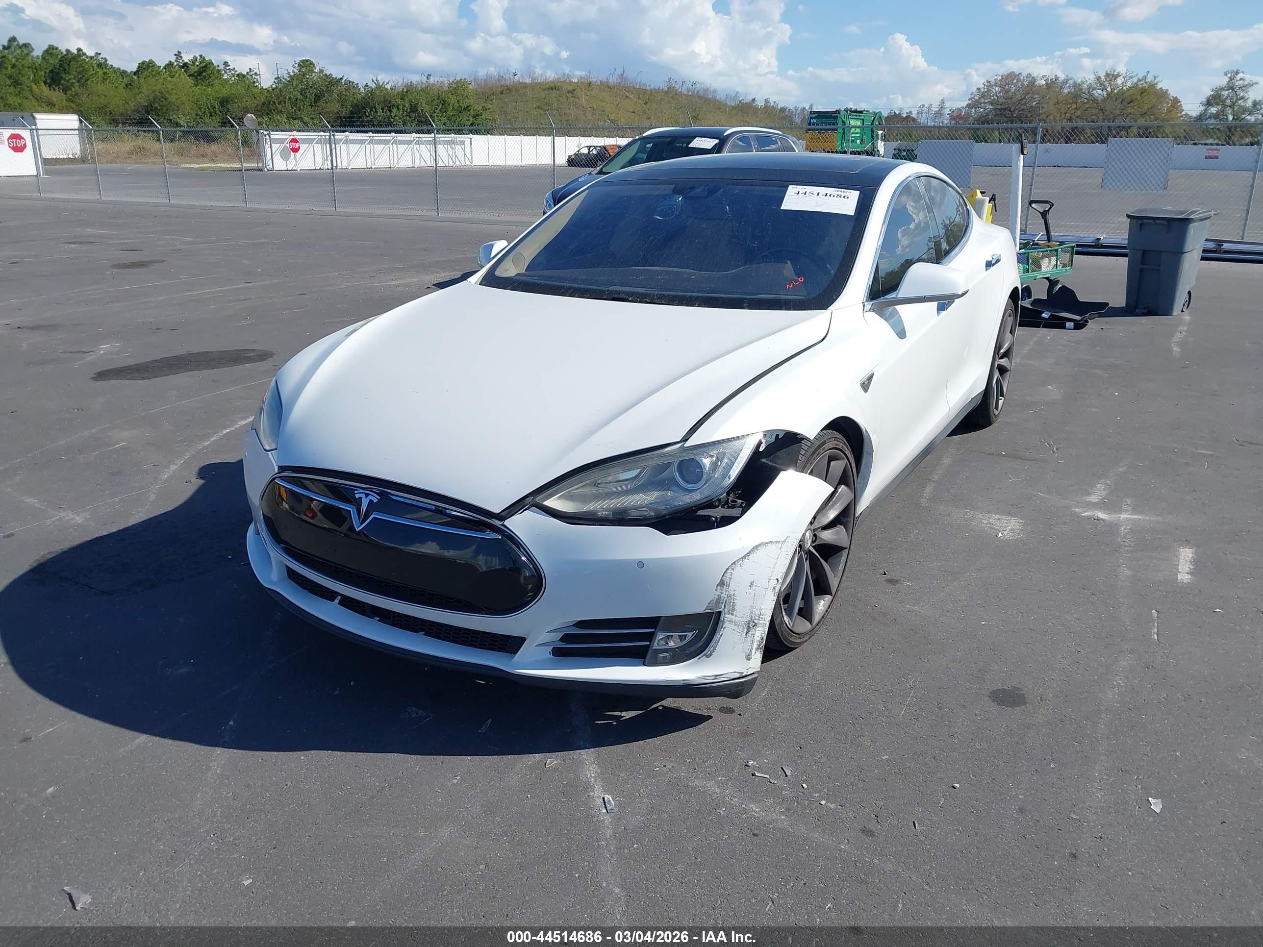 TESLA MODEL image 2