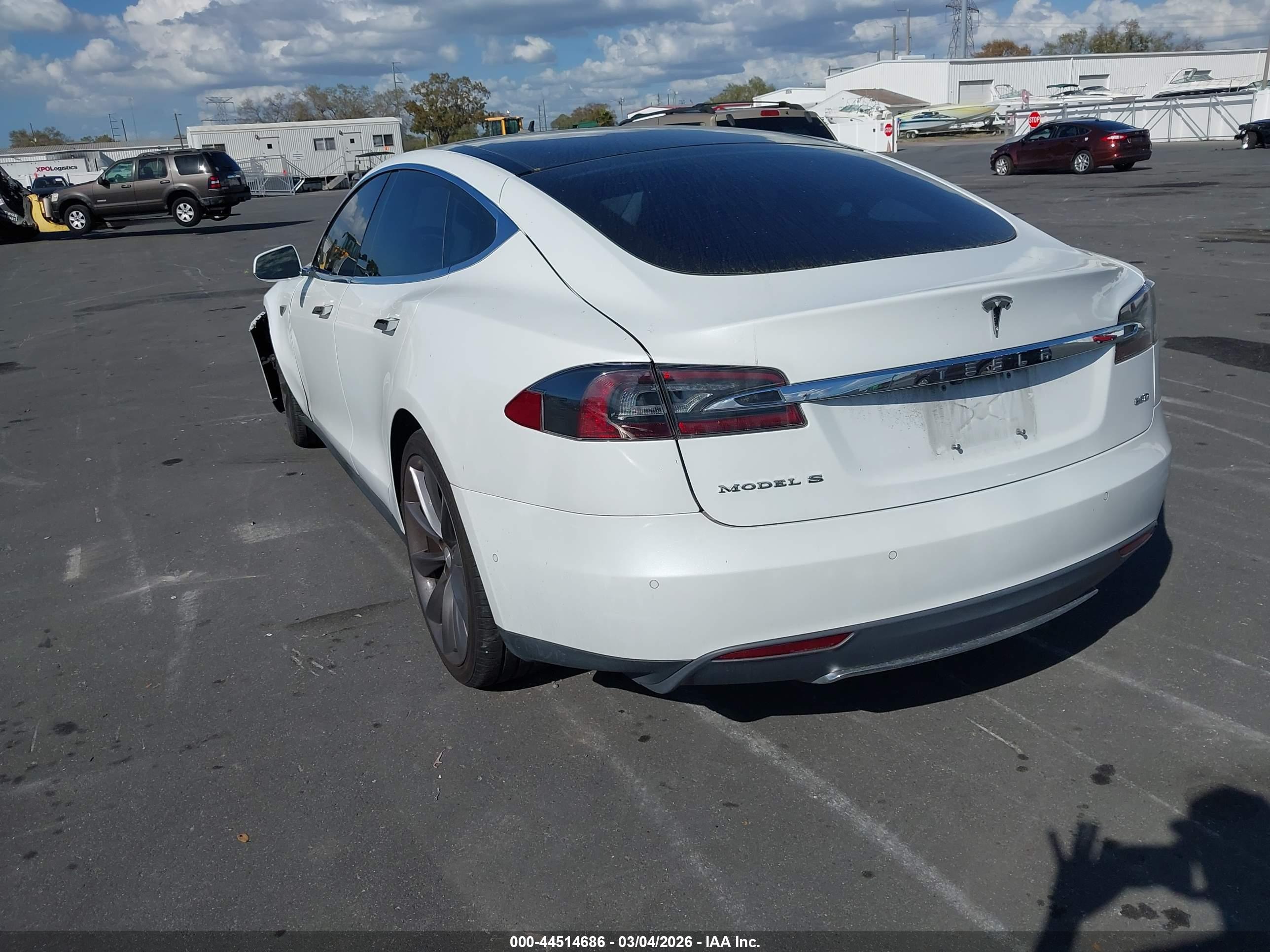 TESLA MODEL image 3