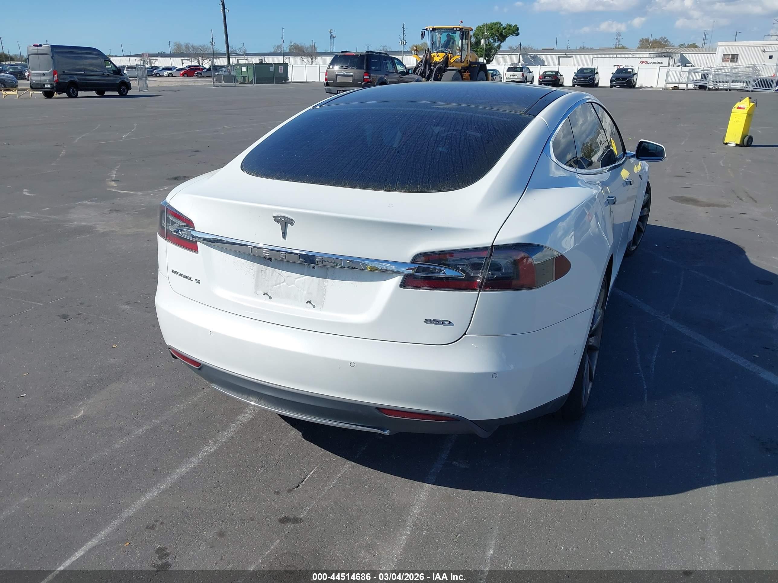 TESLA MODEL image 4