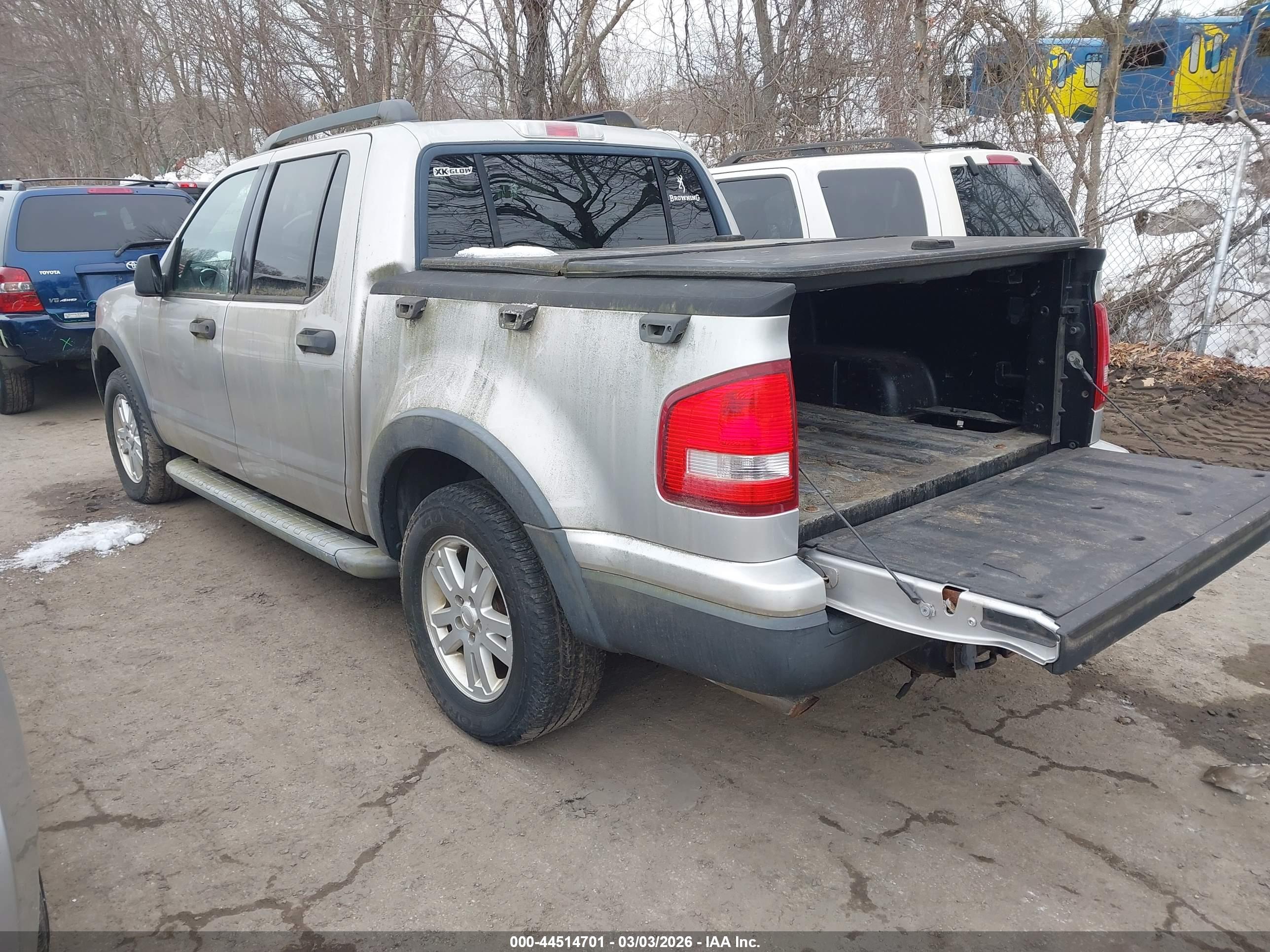 FORD EXPLORER image 3