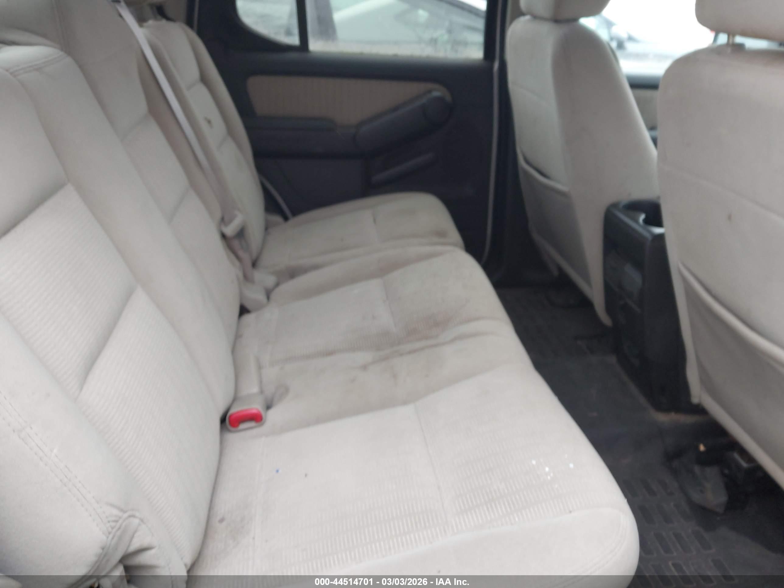 FORD EXPLORER image 8