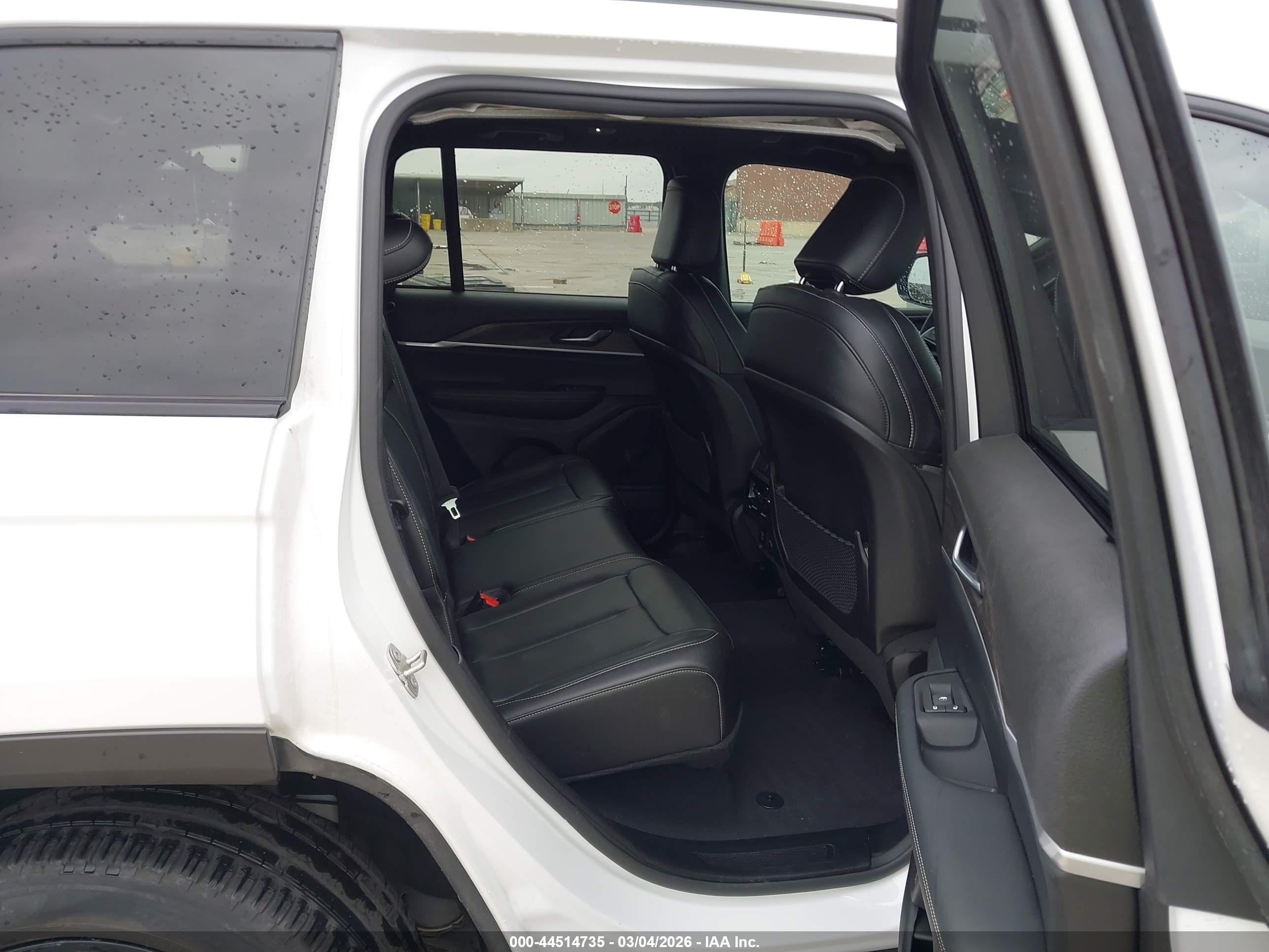 JEEP GRAND image 8