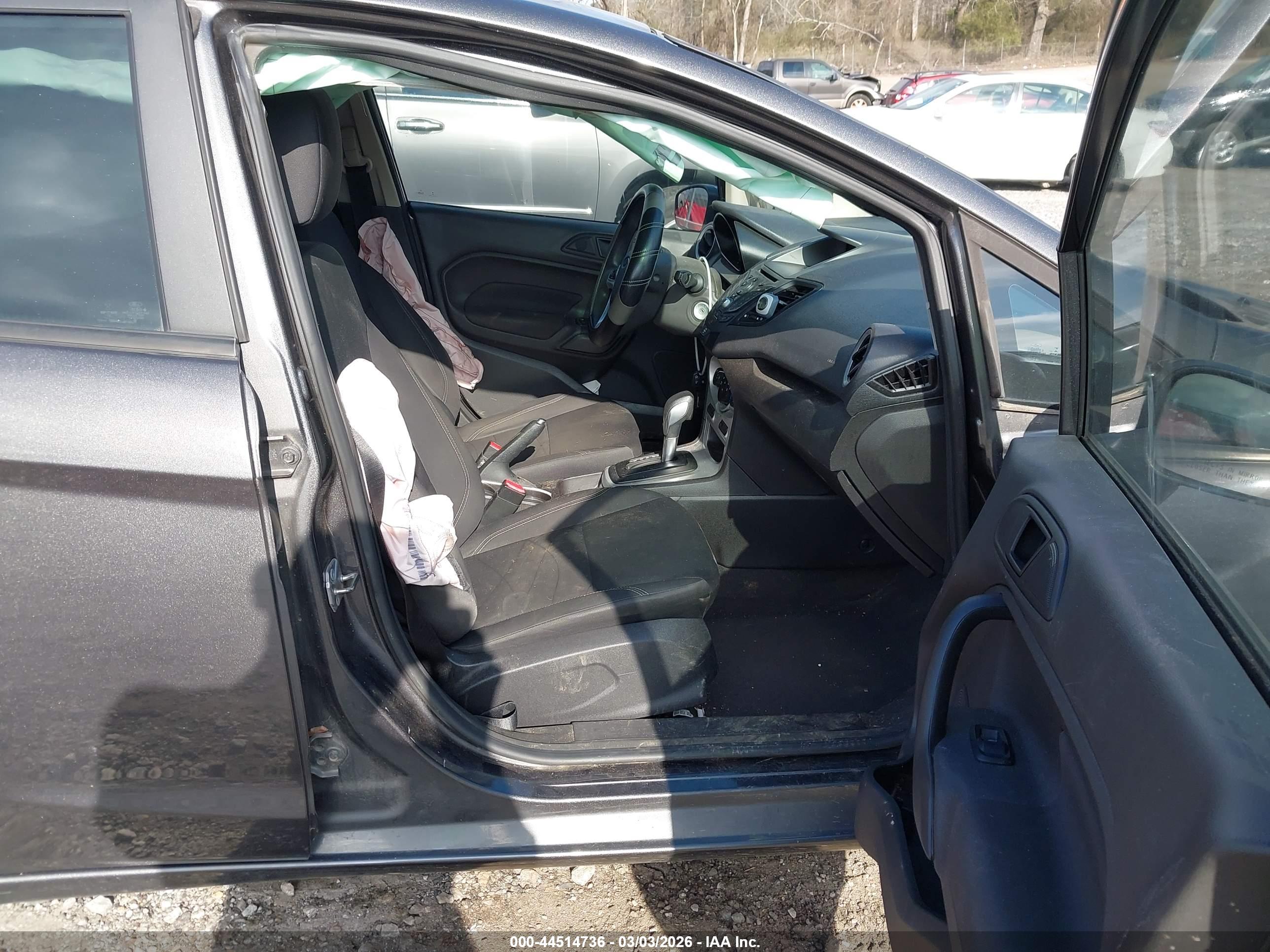 FORD FIESTA image 5