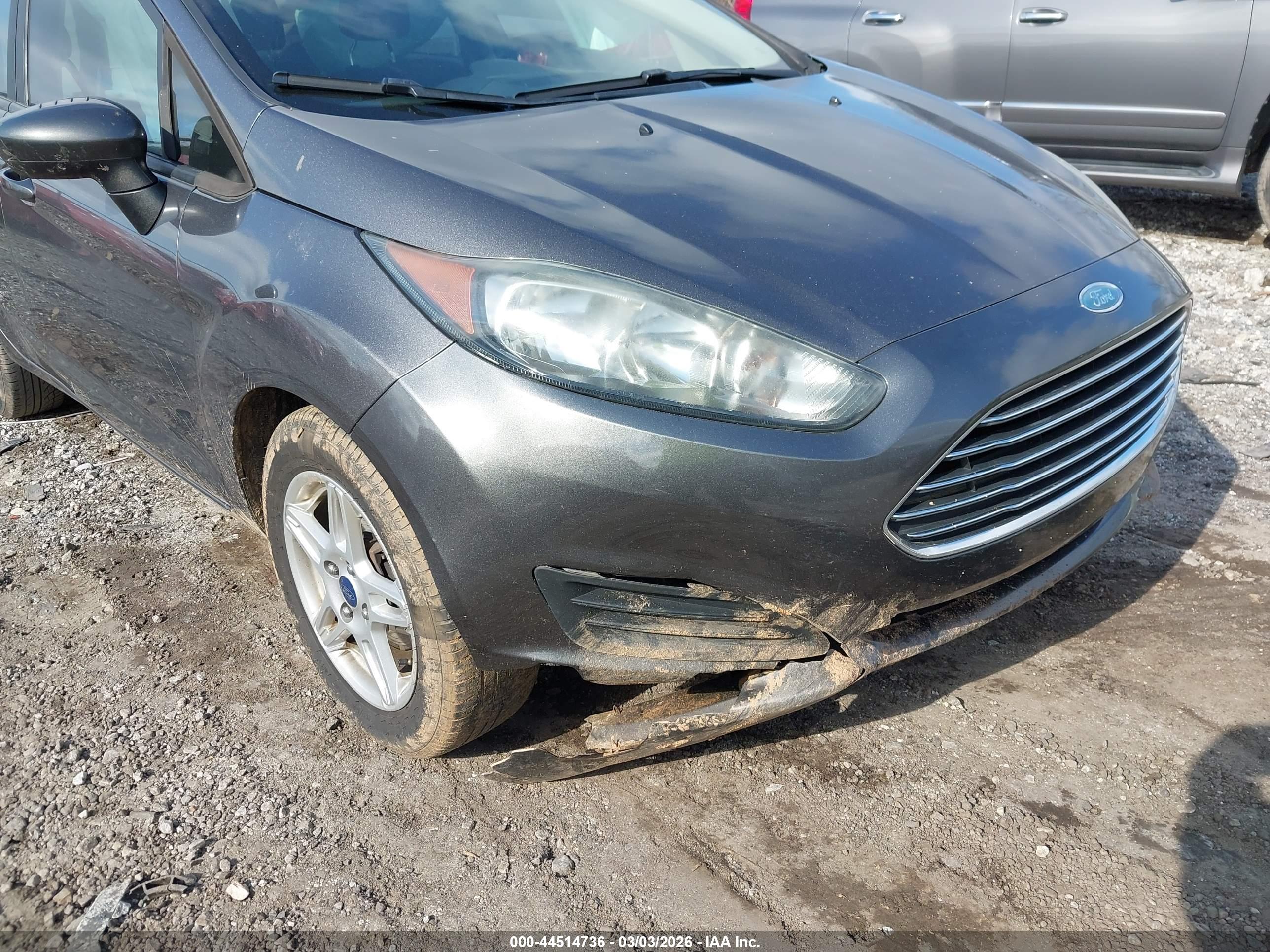 FORD FIESTA image 6