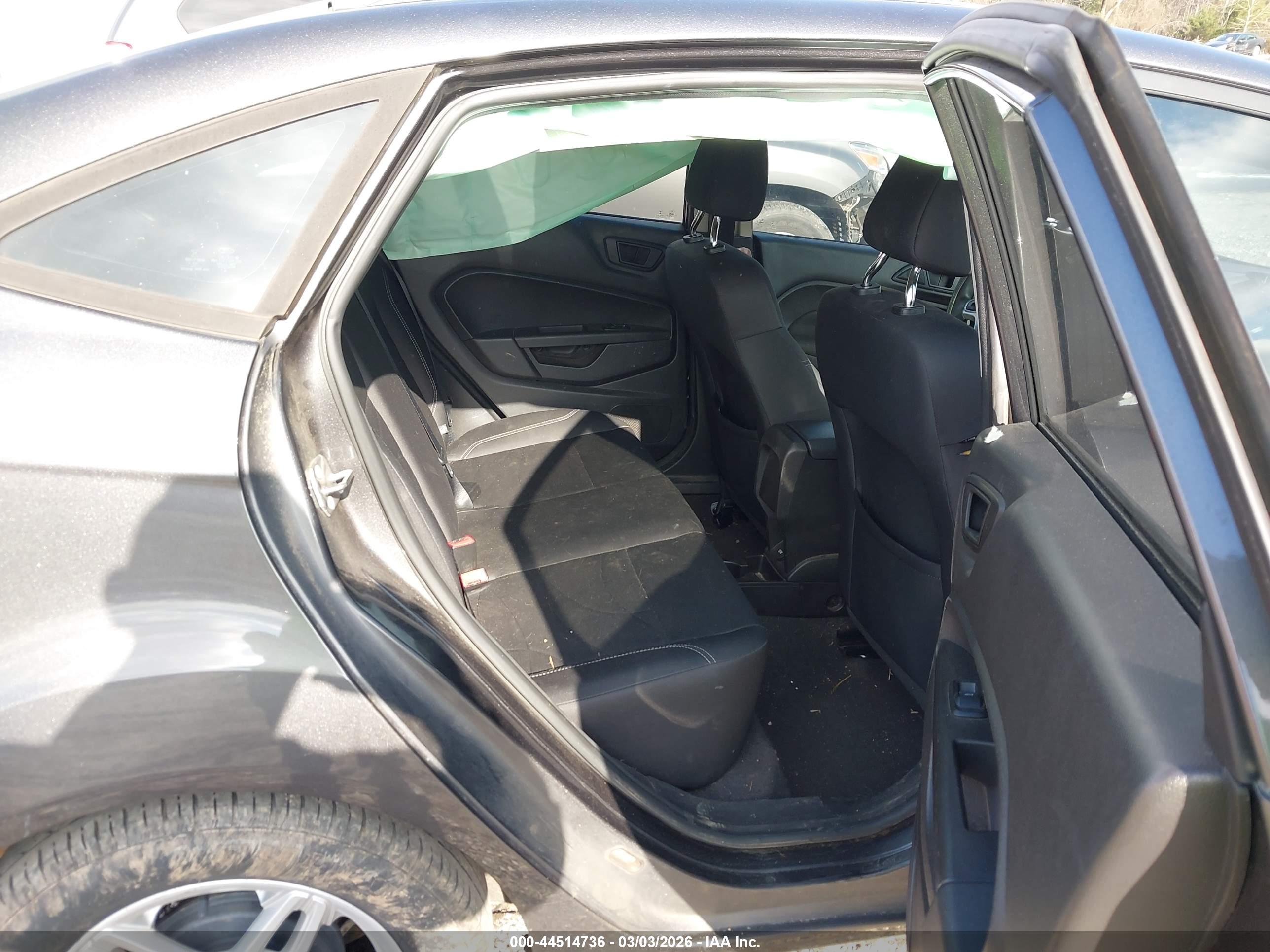 FORD FIESTA image 8