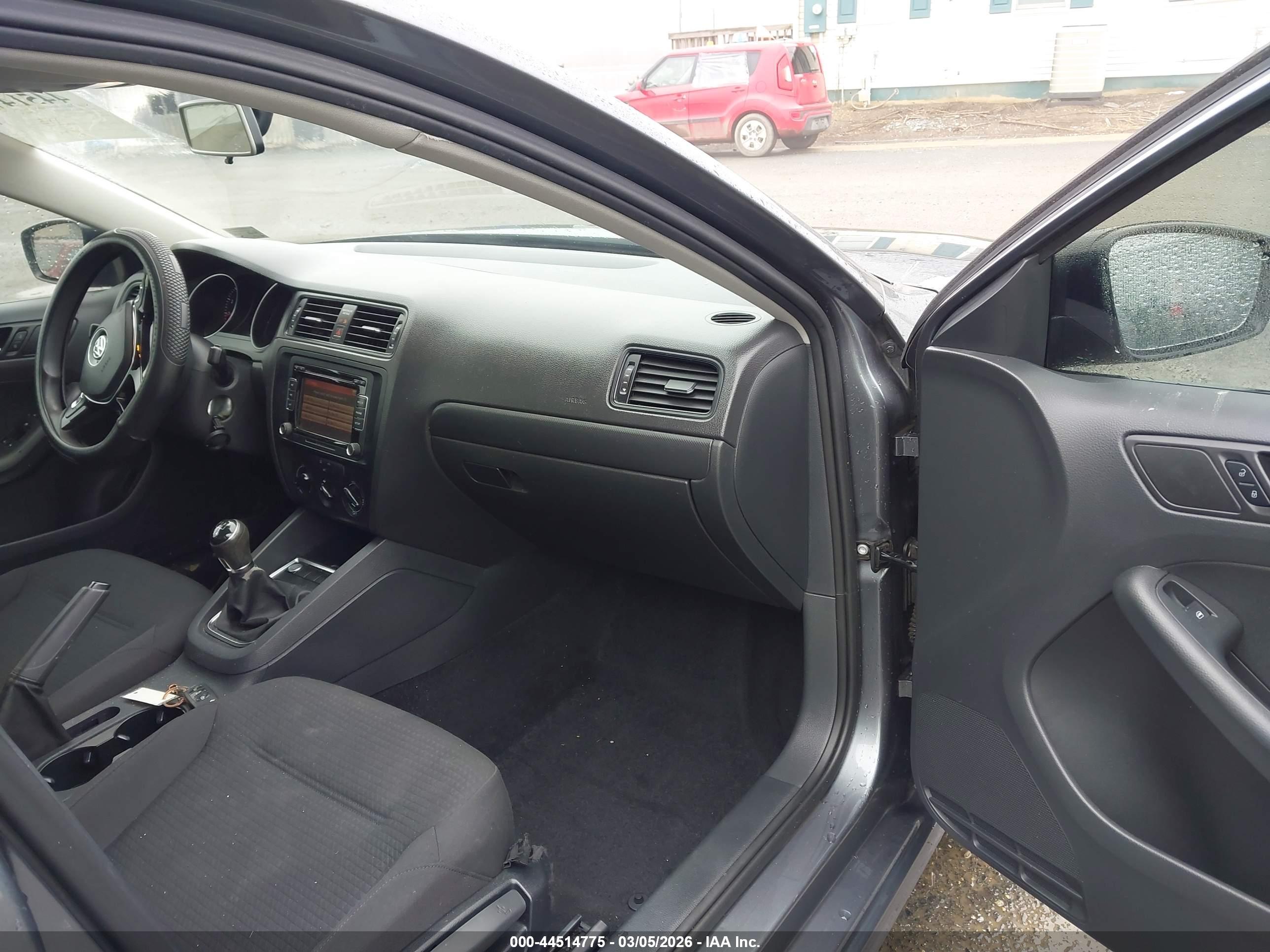 VOLKSWAGEN JETTA image 5