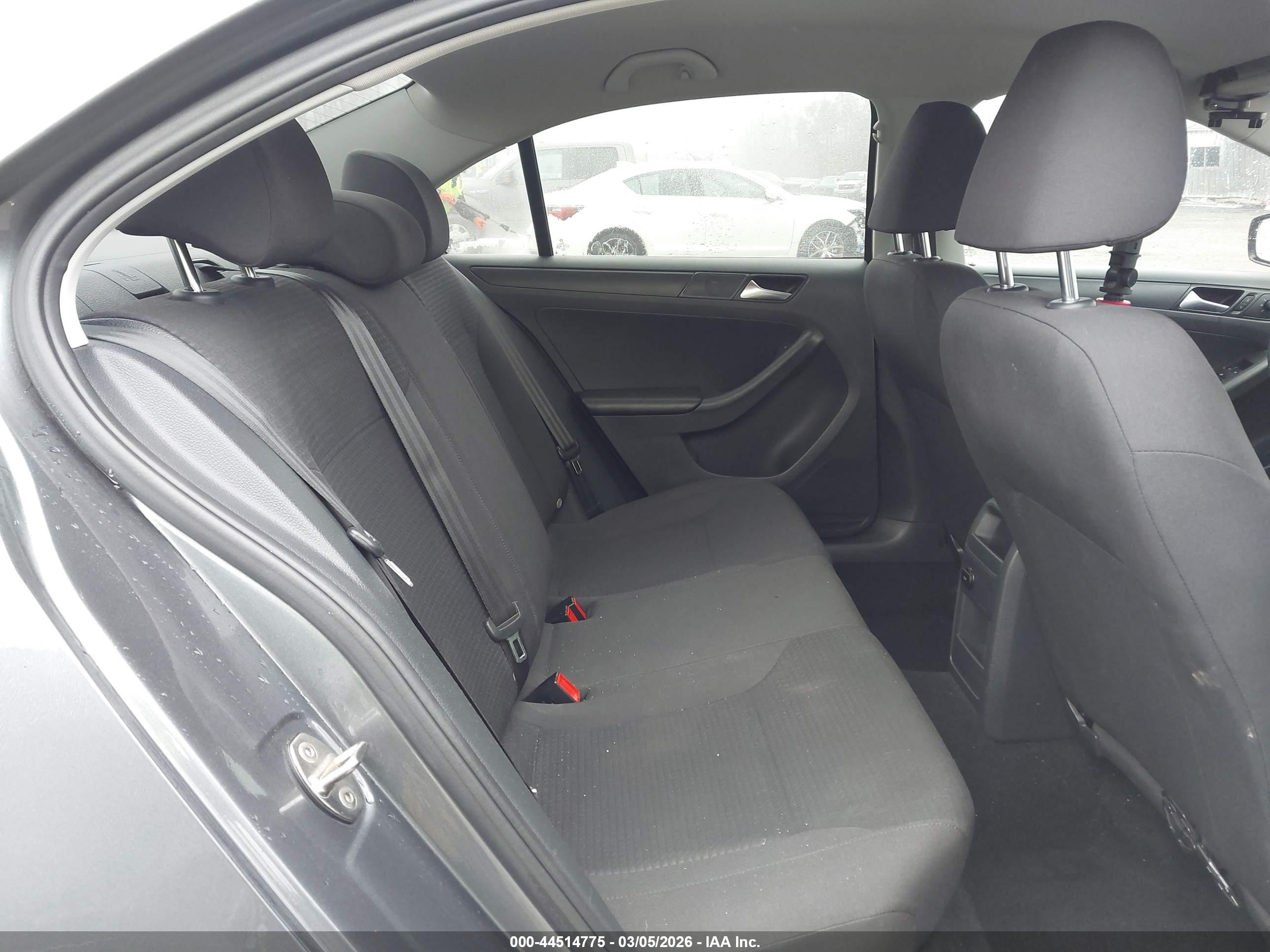 VOLKSWAGEN JETTA image 8
