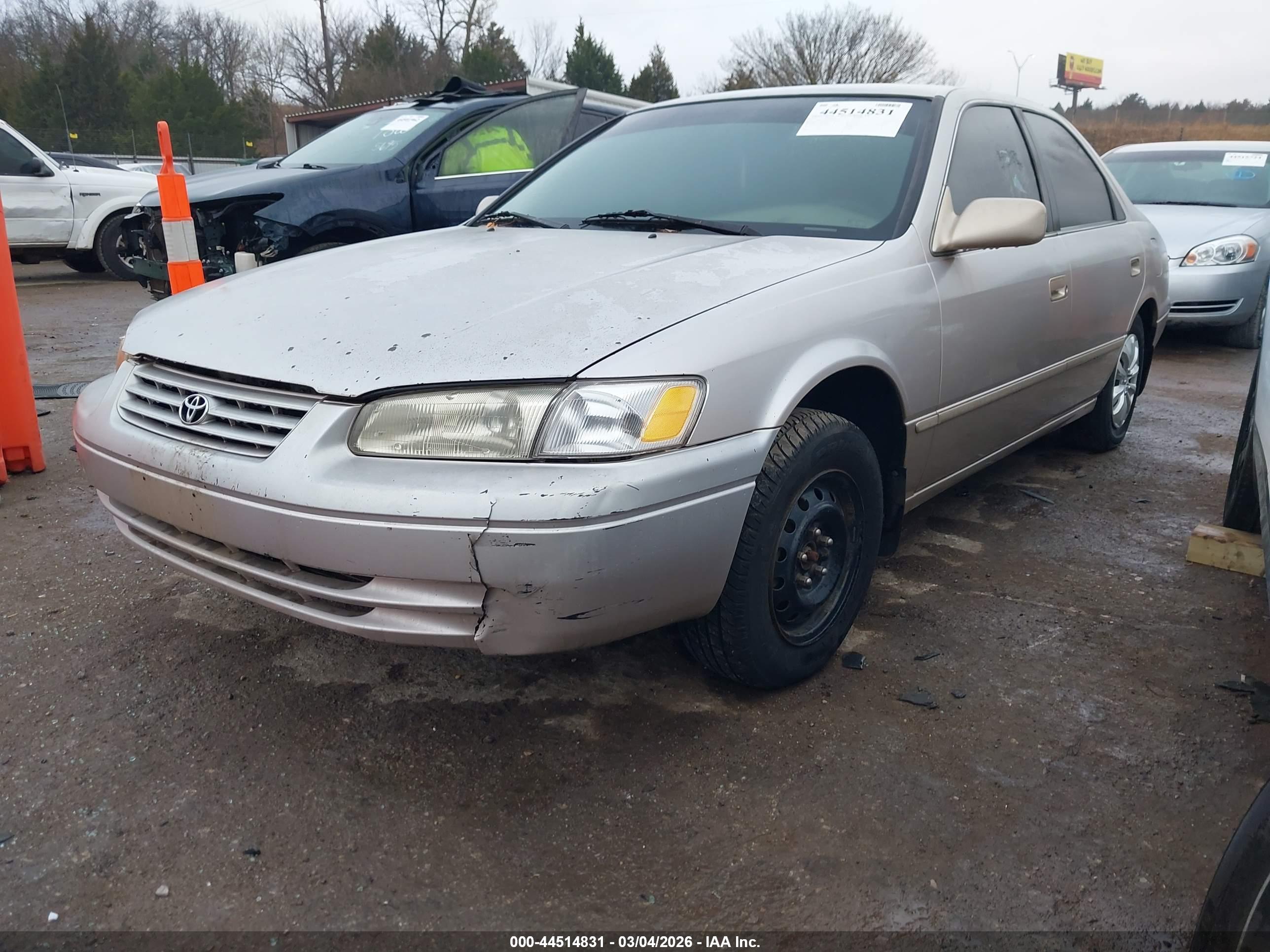 TOYOTA CAMRY image 2