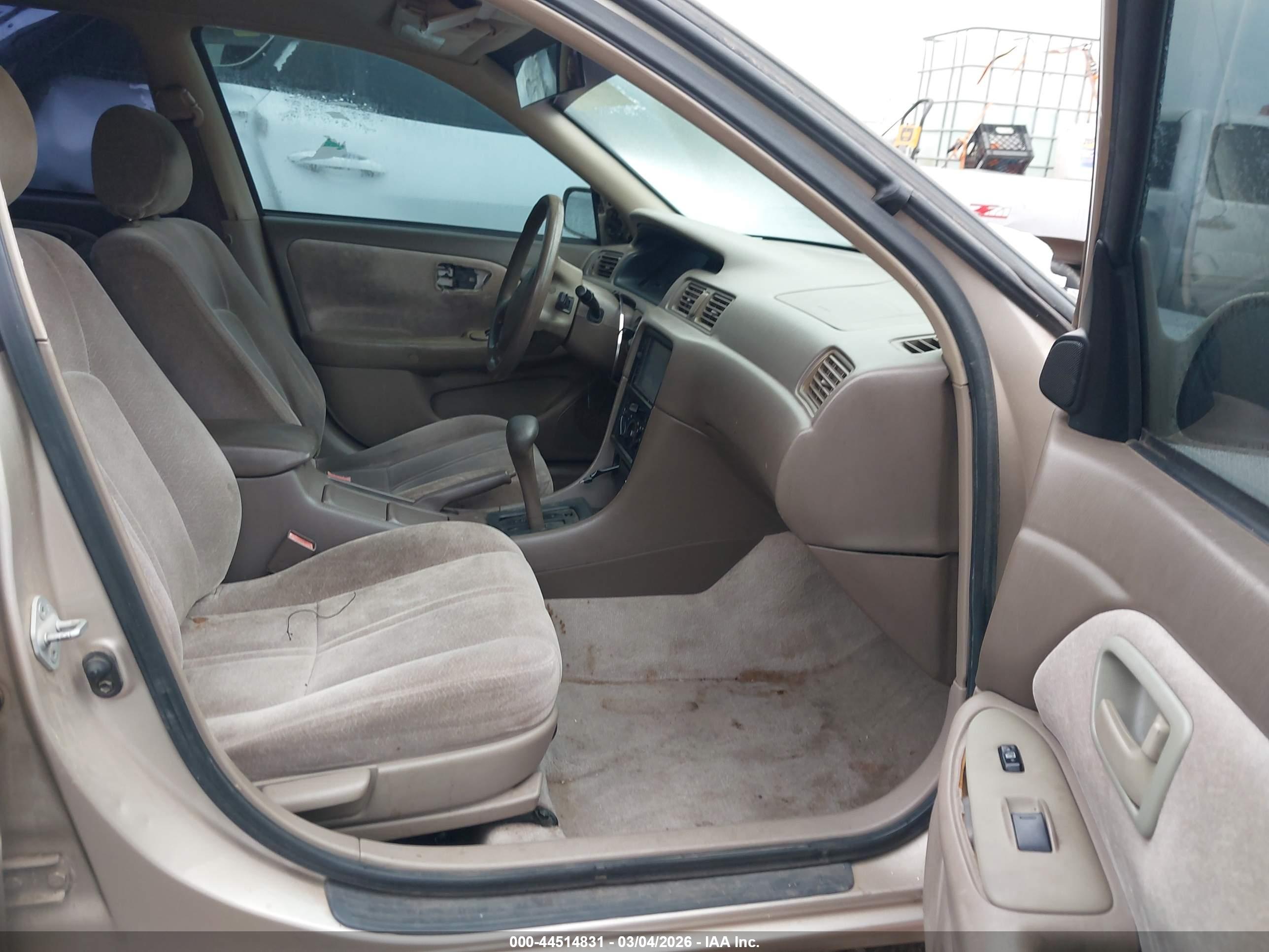 TOYOTA CAMRY image 5