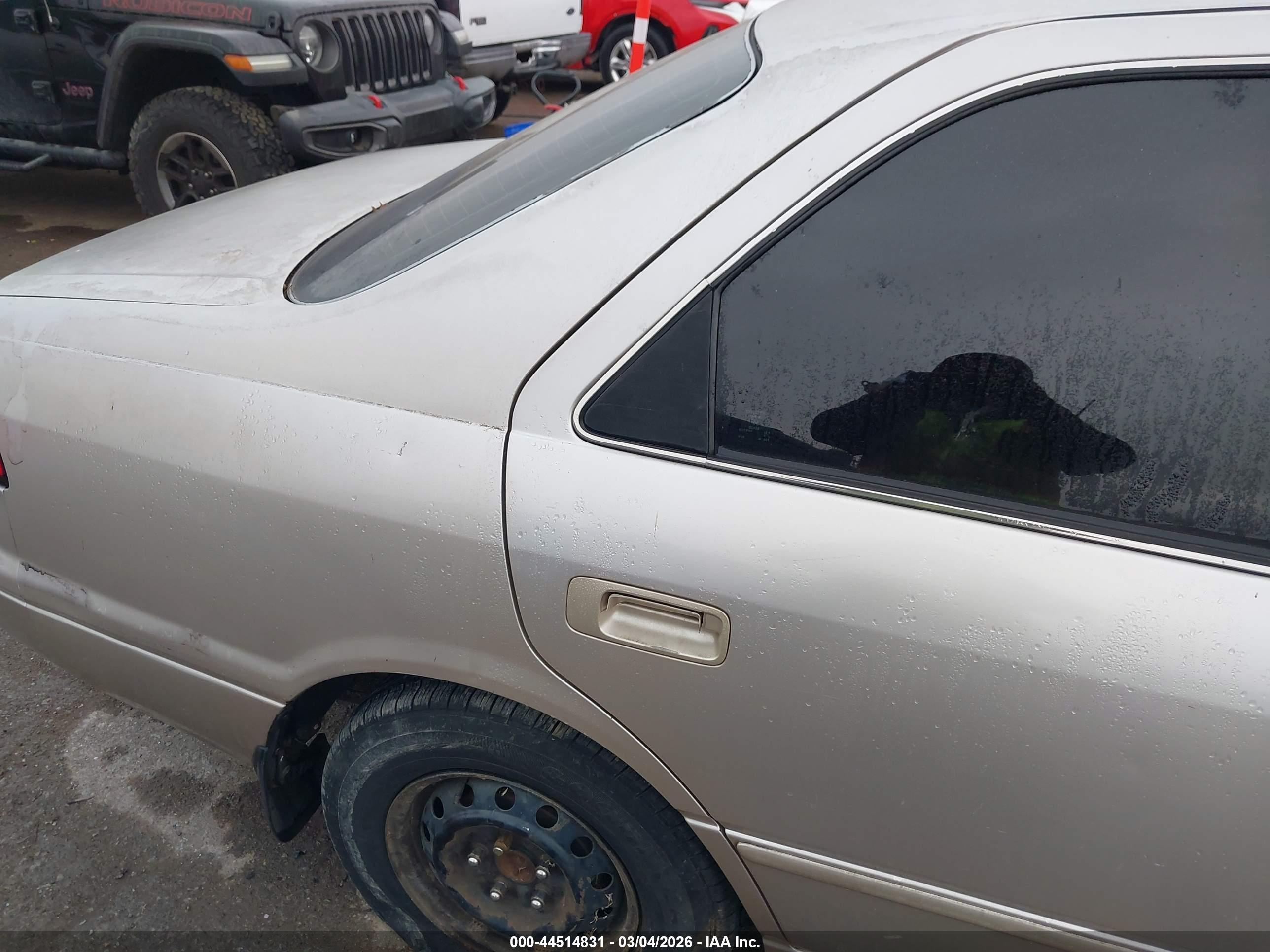TOYOTA CAMRY image 6