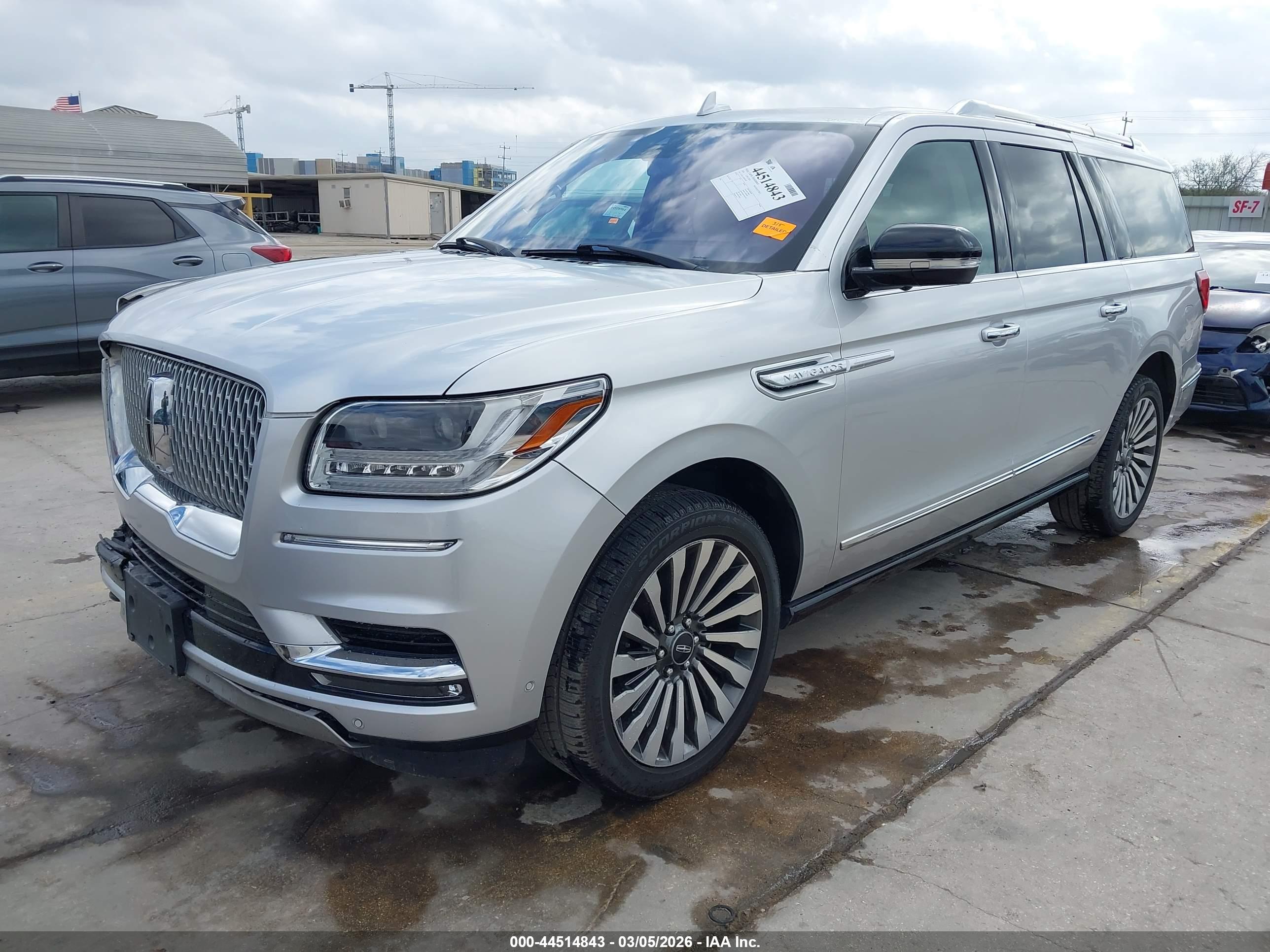 LINCOLN NAVIGATOR image 2