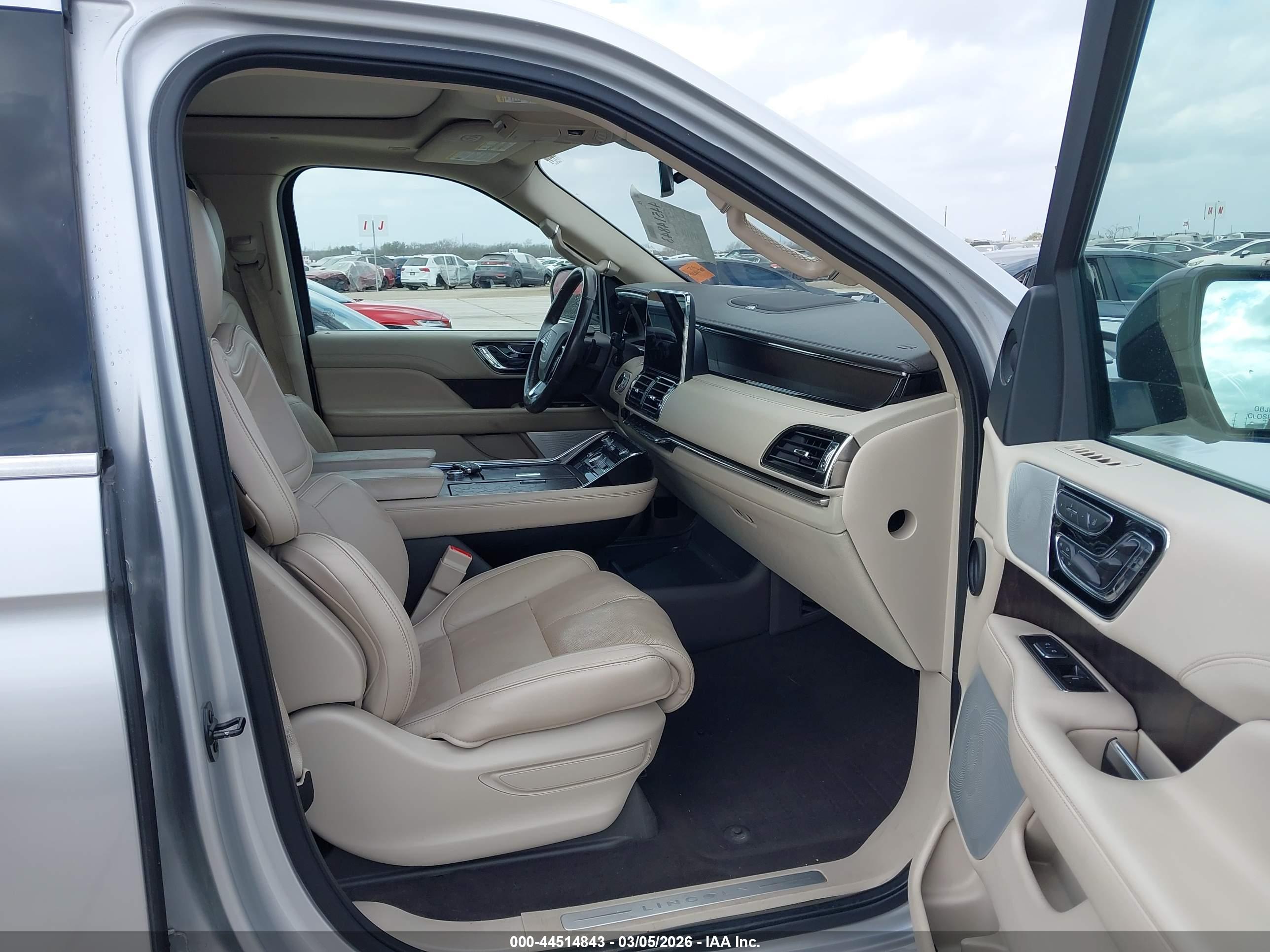 LINCOLN NAVIGATOR image 5